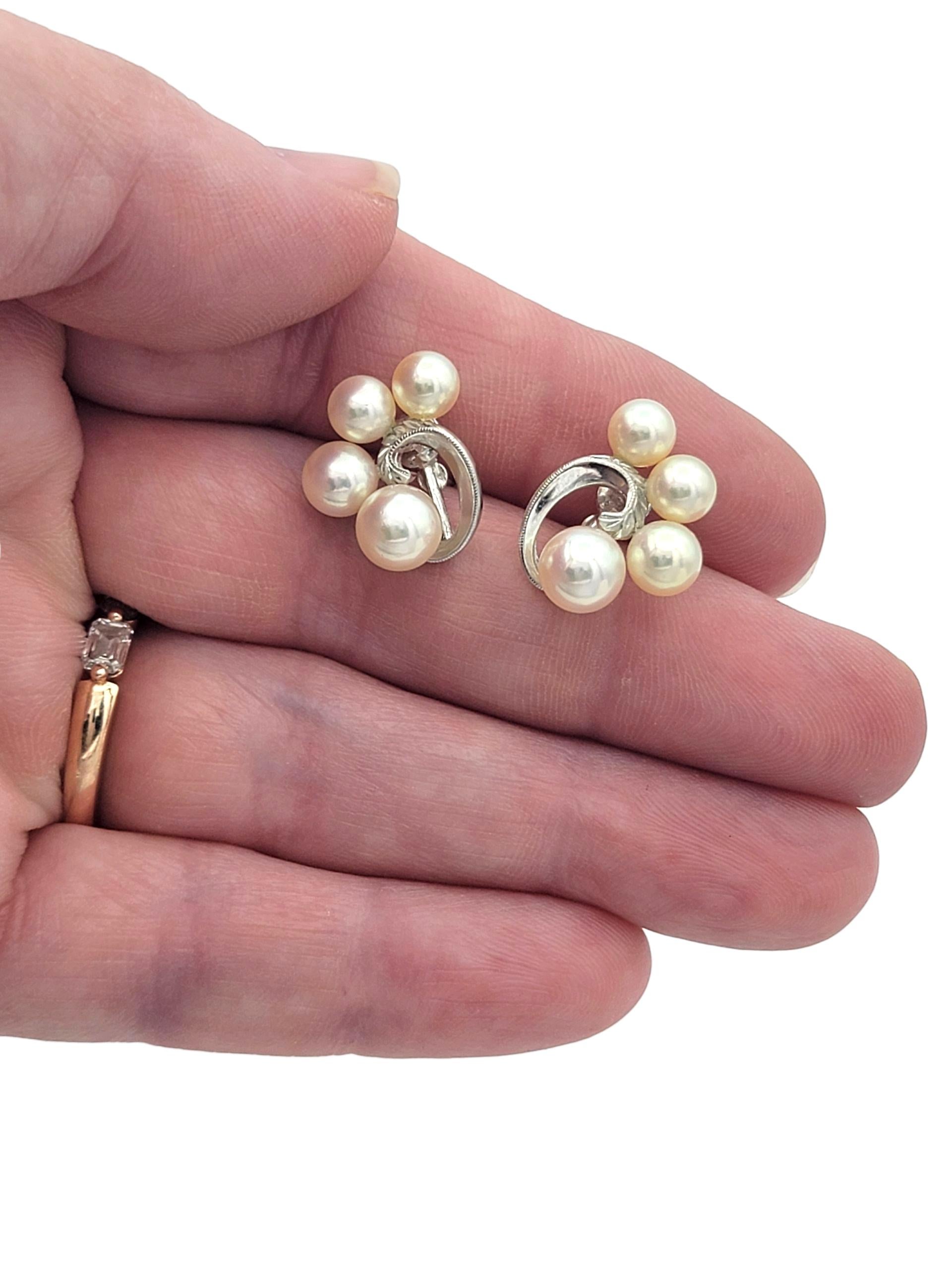 Mikimoto - Boucles d'oreilles en or blanc 18 carats avec motif en forme de tourbillon de perles de culture d'Akoya en vente 4