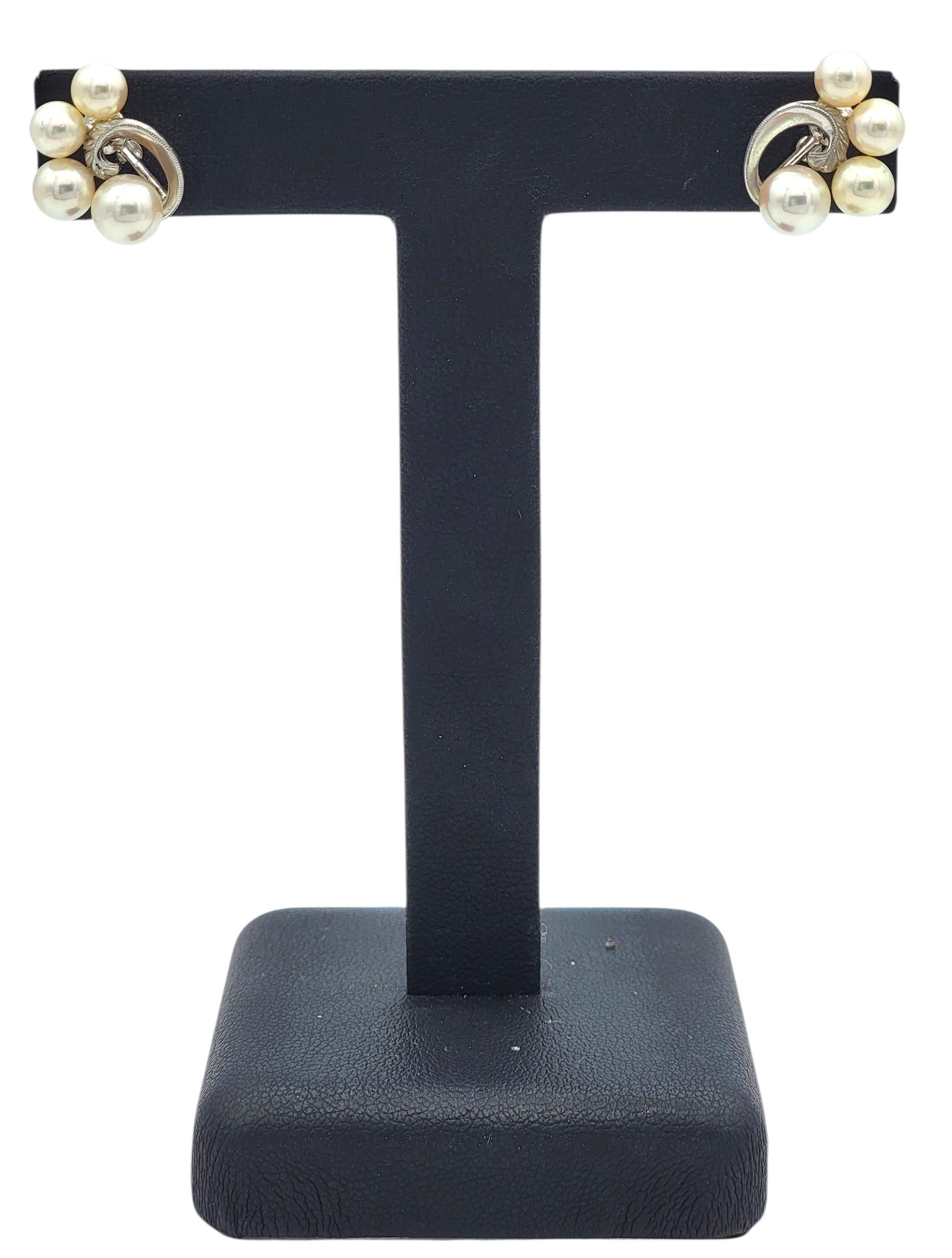 Mikimoto - Boucles d'oreilles en or blanc 18 carats avec motif en forme de tourbillon de perles de culture d'Akoya en vente 5