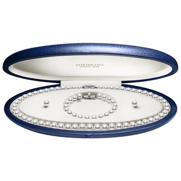 Mikimoto: Dreiteiliges Set aus Akoya-Zuchtperlen UN70118VS1W3 im Zustand „Neu“ im Angebot in Wilmington, DE