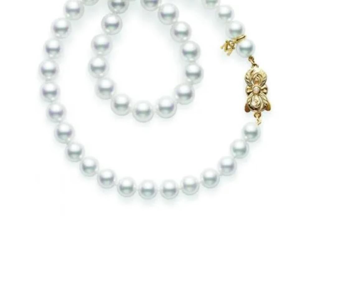 This 18” Akoya cultured pearl strand A1 Quality features 7x6mm Akoya cultured pearls with a Mikimoto signature clasp in 18K yellow gold. Together with the matching studs A1 Quality.
UN70118VS1K2
