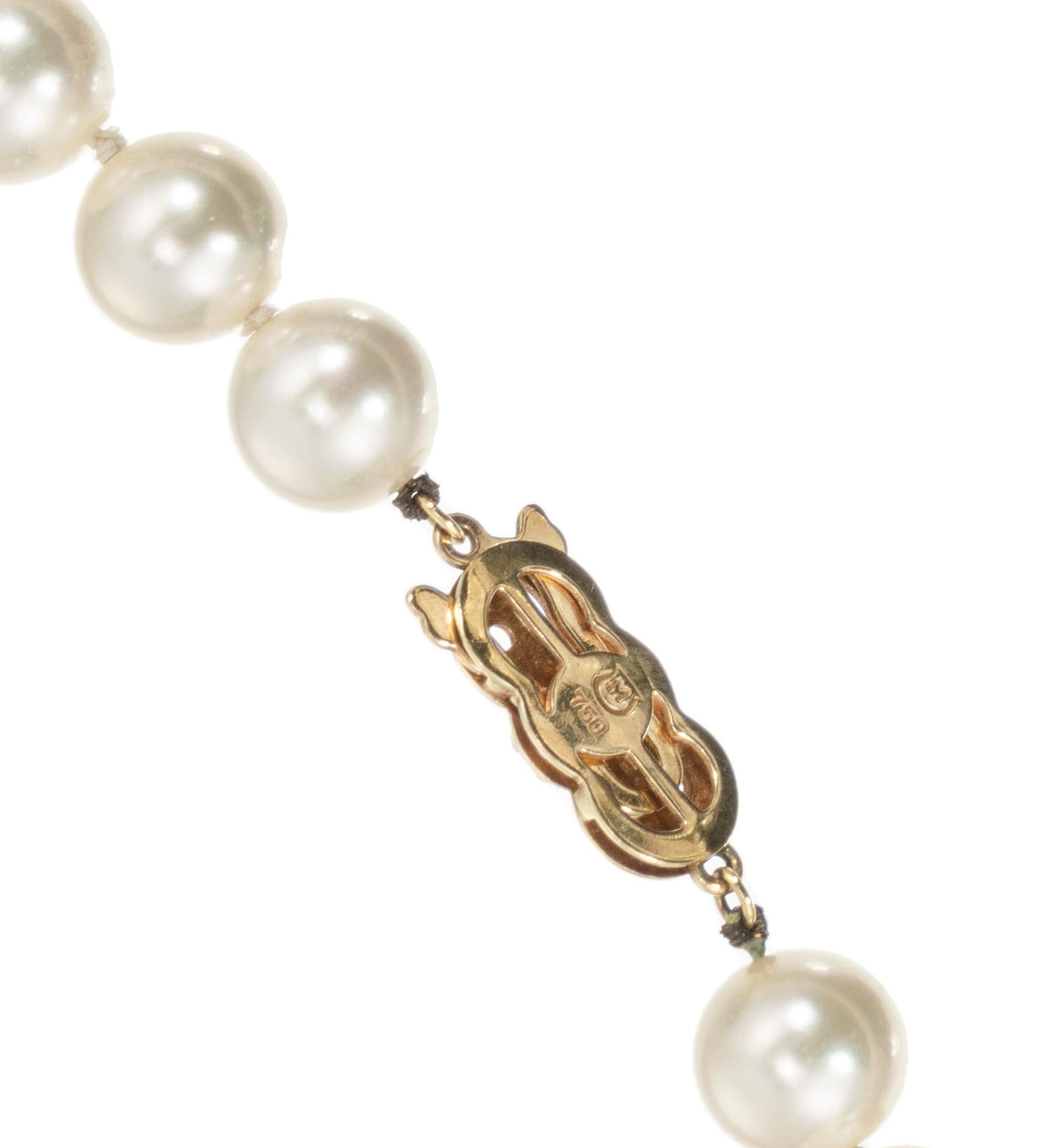 Mikimoto Akoya Cultured Pearl Yellow Gold Necklace In Excellent Condition In Stamford, CT