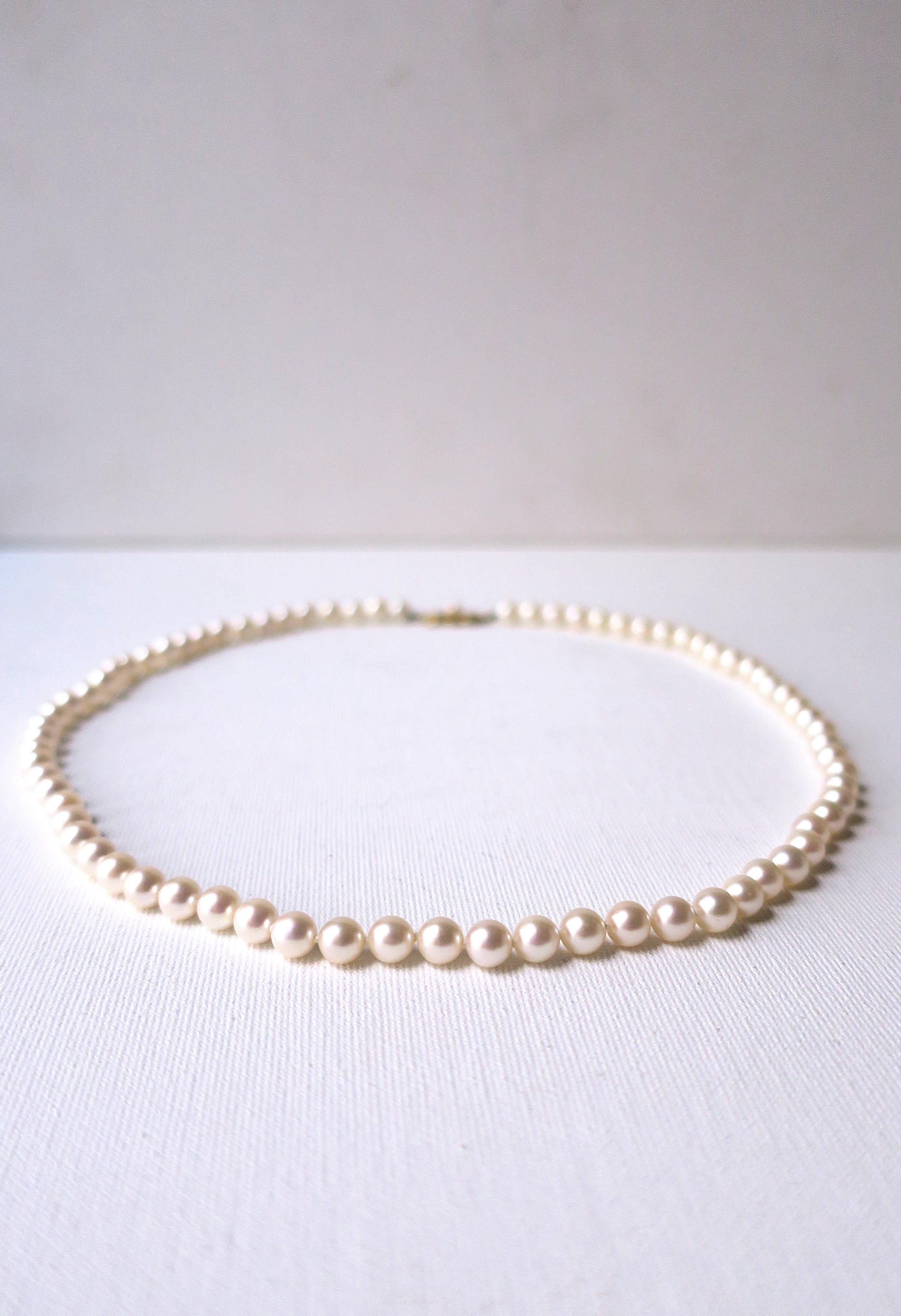 Mikimoto Akoya Pearl 18 Karat Gold Necklace In Excellent Condition For Sale In New York, NY
