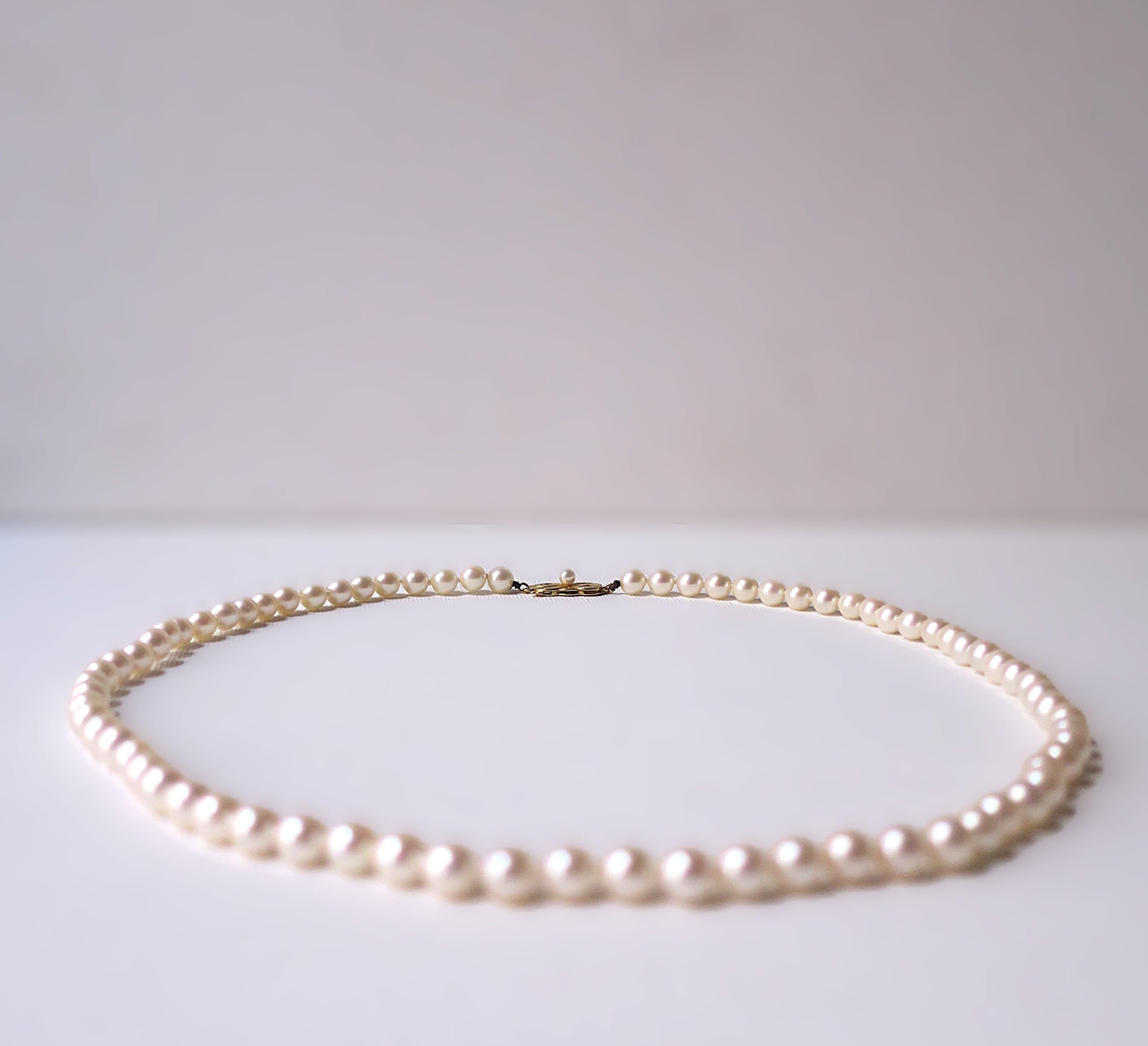 Women's or Men's Mikimoto Akoya Pearl 18 Karat Gold Necklace For Sale