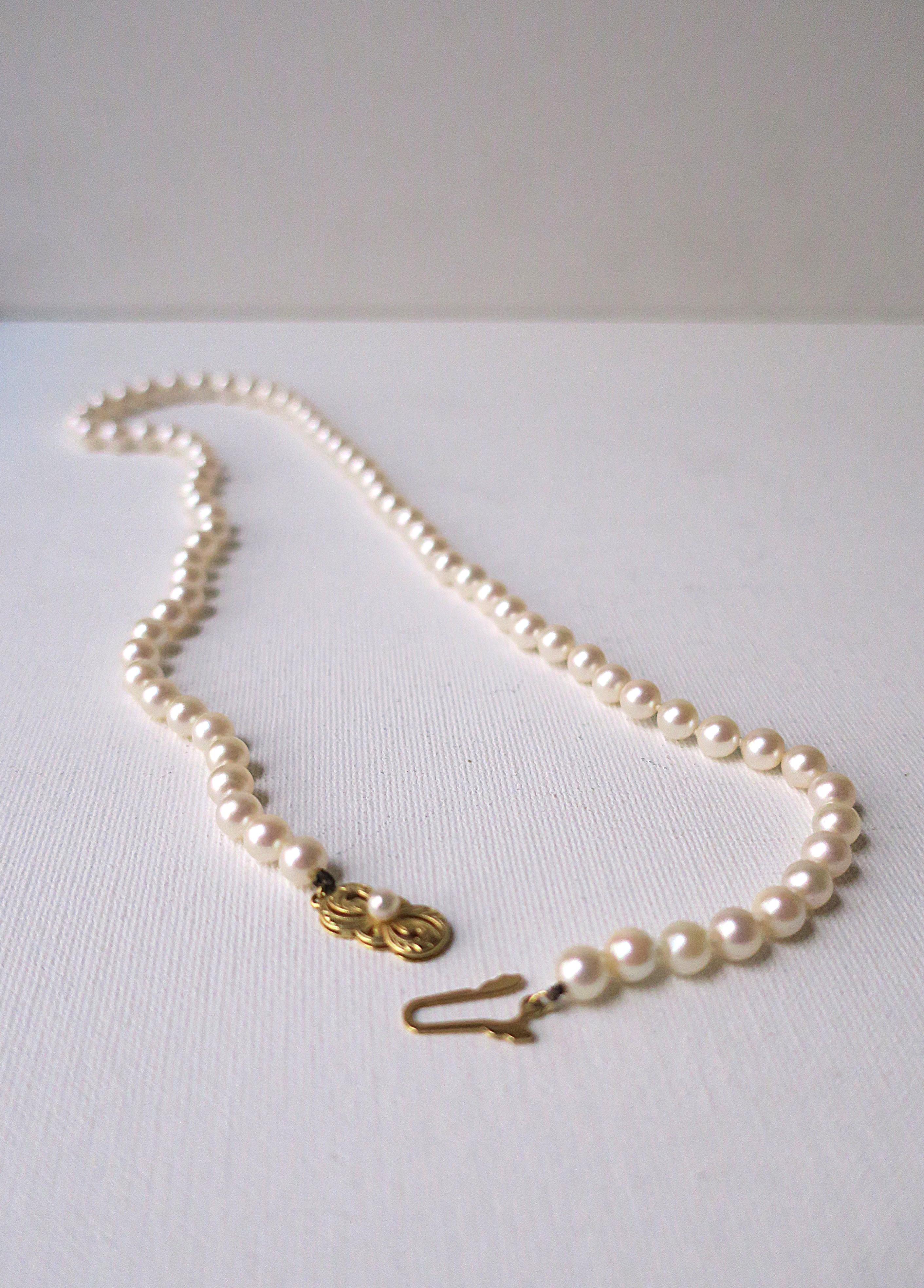Mikimoto Akoya Pearl 18 Karat Gold Necklace For Sale 6
