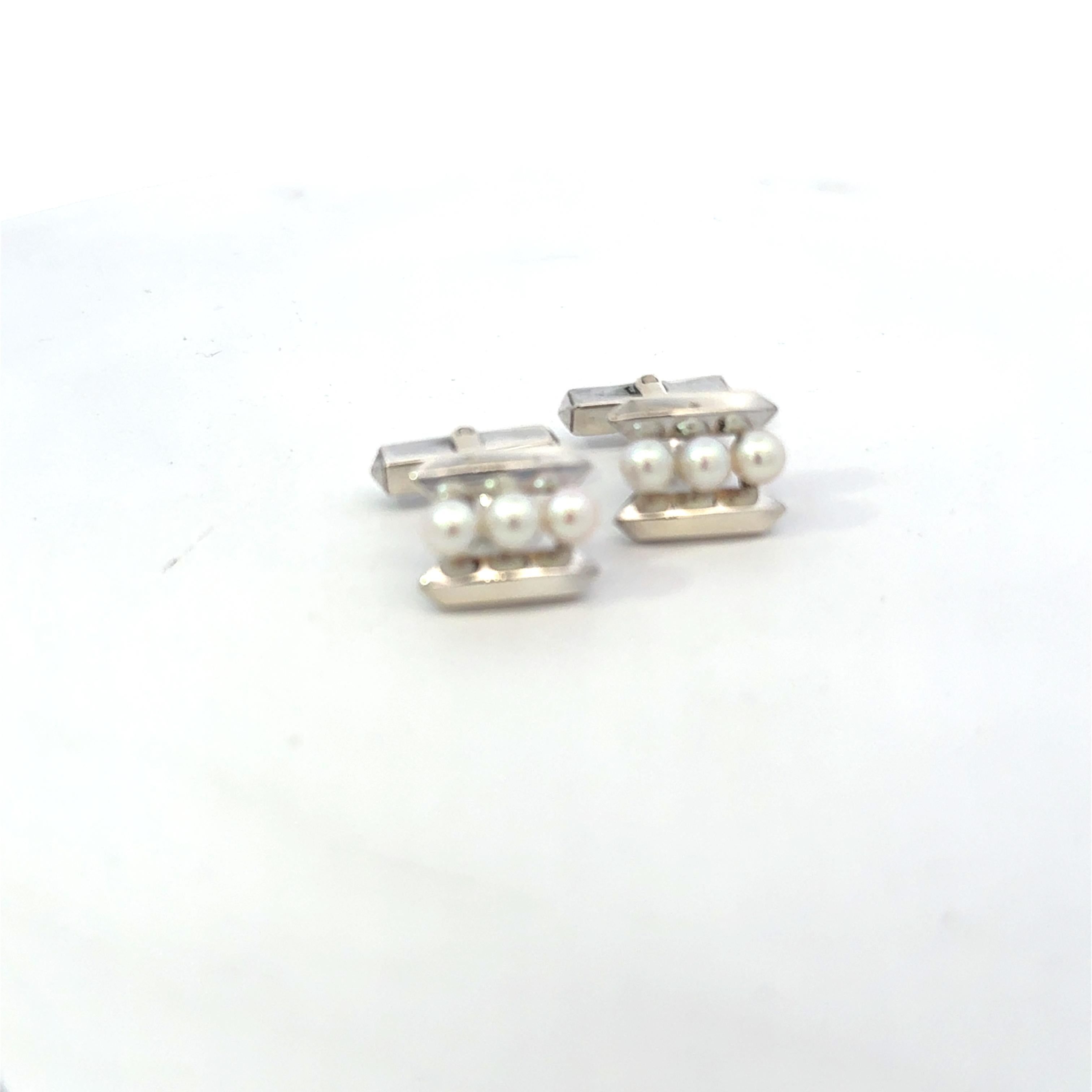 Authentic Mikimoto Akoya Pearl Cufflinks Sterling Silver 4.75 mm Estate M445

These elegant Authentic Mikimoto Estate Akoya pearl cufflinks are made of sterling silver have 6 Akoya Cultured Pearls sized 4.75 mm approx.

TRUSTED SELLER SINCE