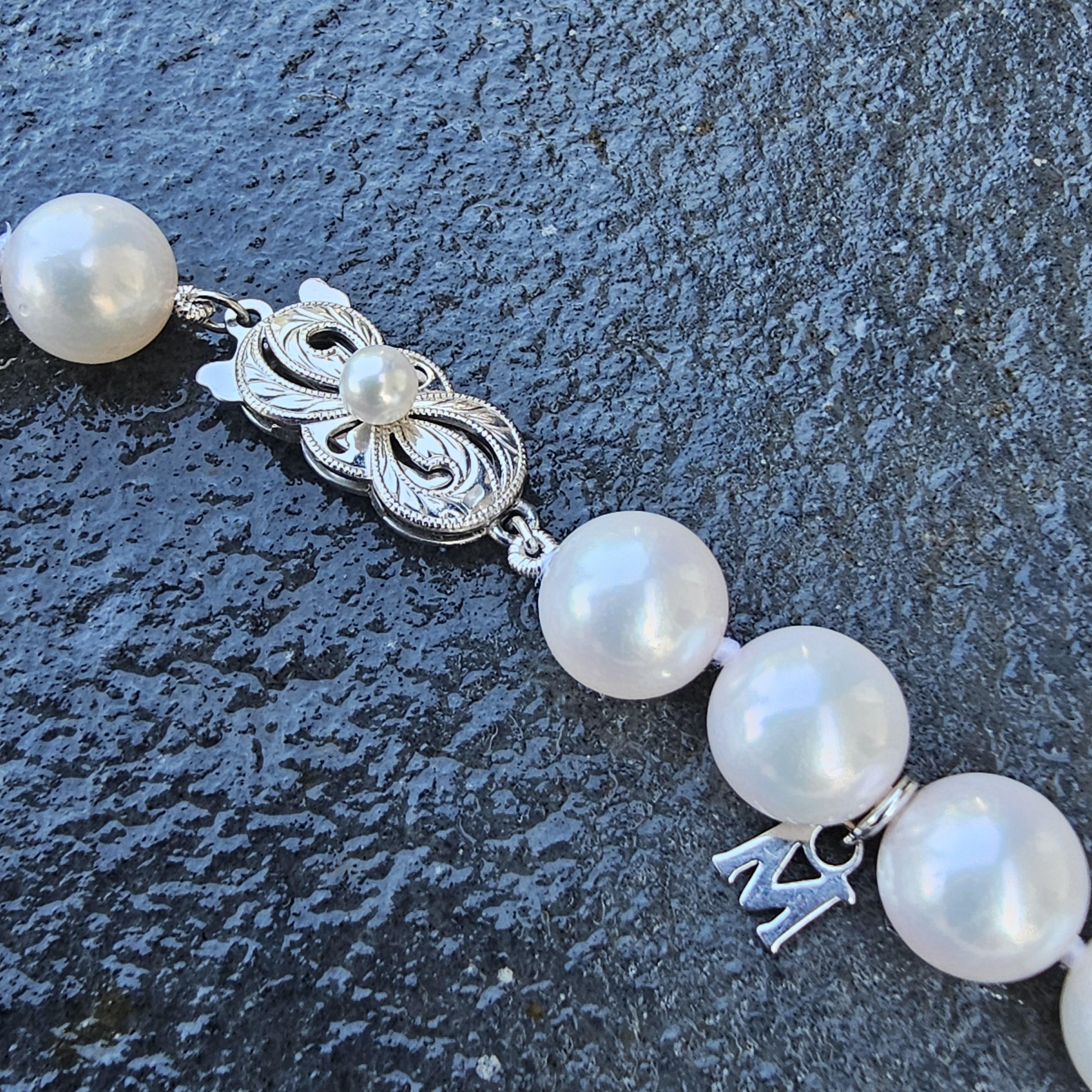 Mikimoto Collar de hilos de perlas Akoya Cierre de oro blanco de 18 quilates 8,5 mm a 9 mm 18 pulgadas en venta 1