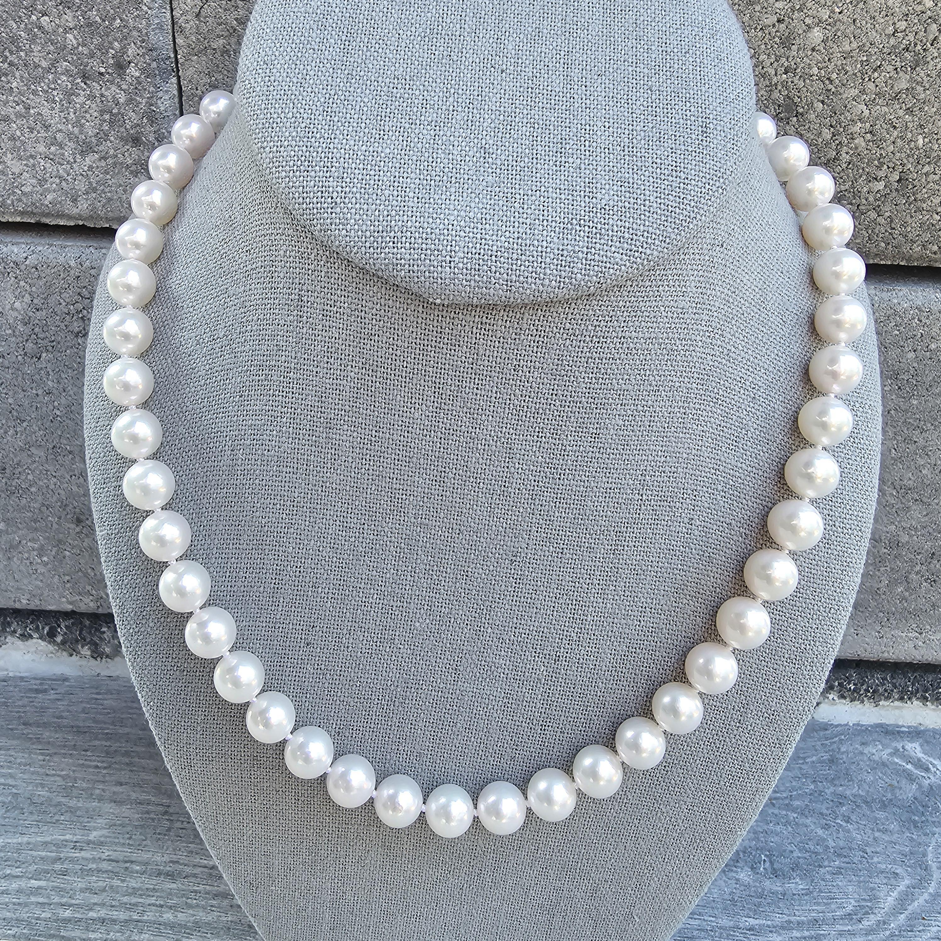 Mikimoto Collar de hilos de perlas Akoya Cierre de oro blanco de 18 quilates 8,5 mm a 9 mm 18 pulgadas en venta 4