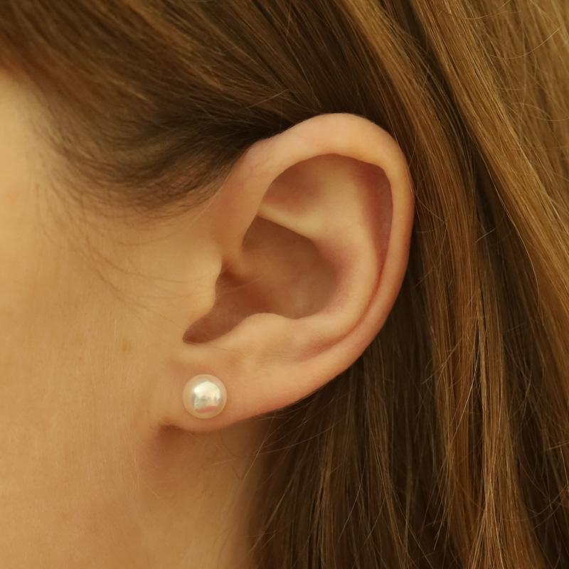 Mikimoto Akoya Pearl Stud Earrings - Yellow Gold 18k In Excellent Condition For Sale In Greensboro, NC