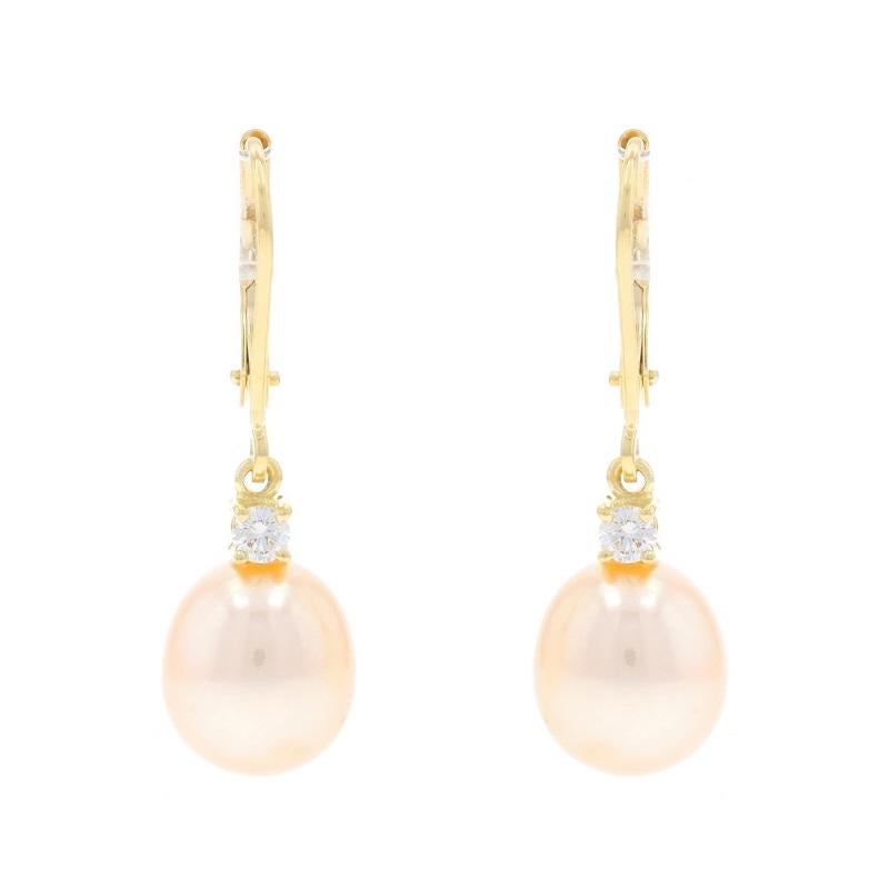 Prix de détail : 1950

Marque : Mikimoto

Contenu du métal : Or jaune 18k

Informations sur les pierres

Perles d'Akoya

Diamants naturels
Carat(s) : 0.1
Coupe : Brillant rond
Couleur : E - F
Clarté : VS1 - VS2

Total des carats : .10ctw

Style :