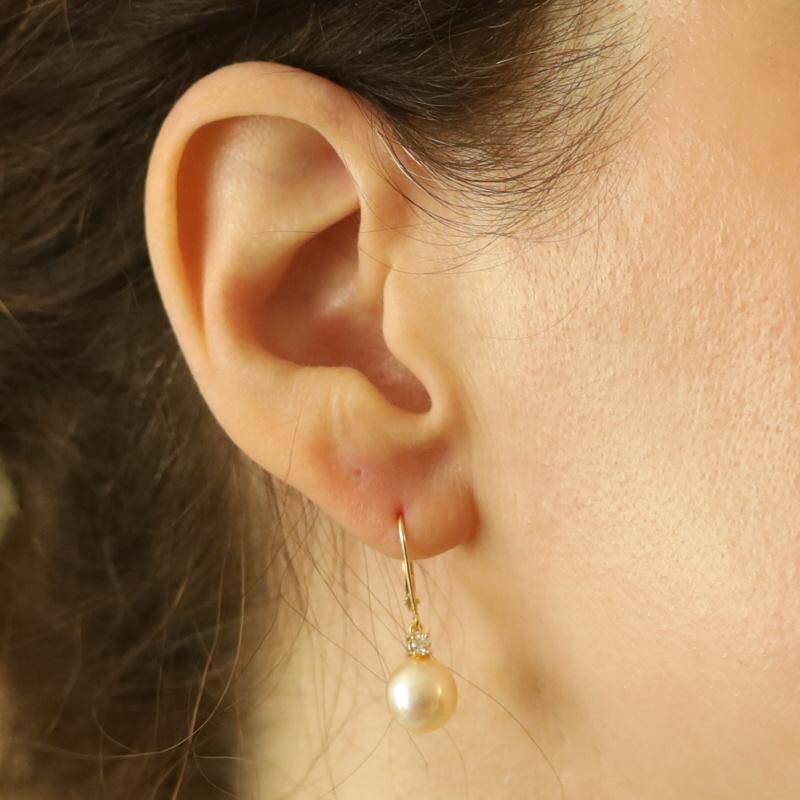 Perle Boucles d'oreilles pendantes diamantées en perles d'Akoya de Mikimoto - 18k percées en vente
