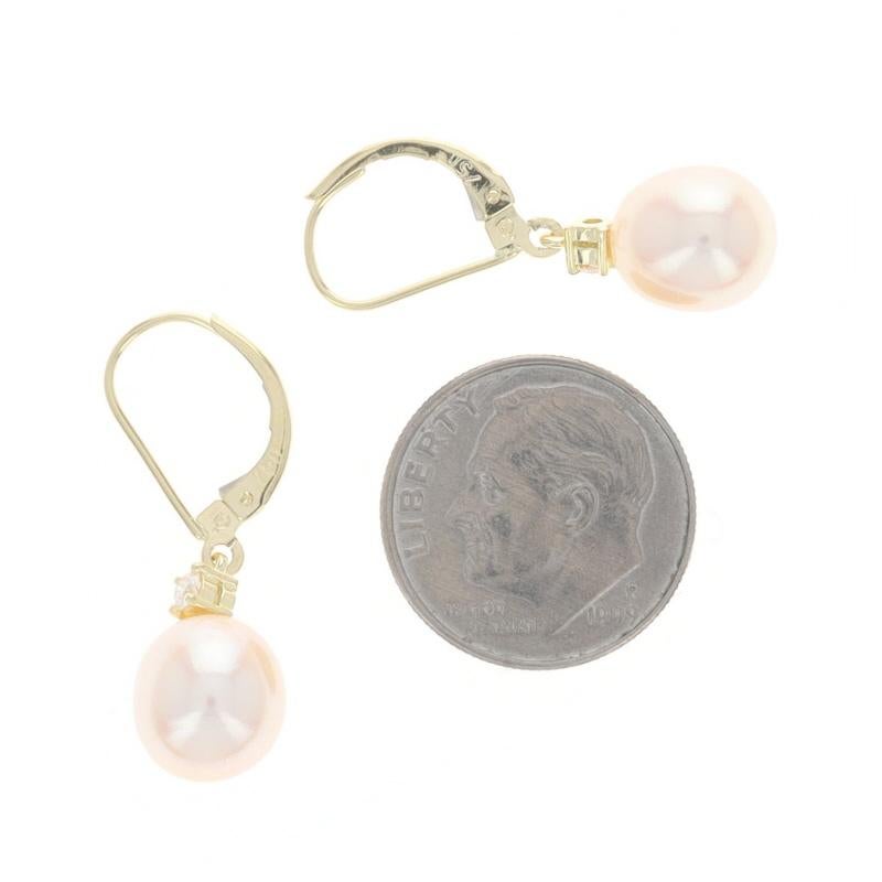 Boucles d'oreilles pendantes diamantées en perles d'Akoya de Mikimoto - 18k percées Excellent état - En vente à Greensboro, NC