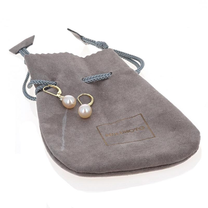 Boucles d'oreilles pendantes diamantées en perles d'Akoya de Mikimoto - 18k percées en vente 1