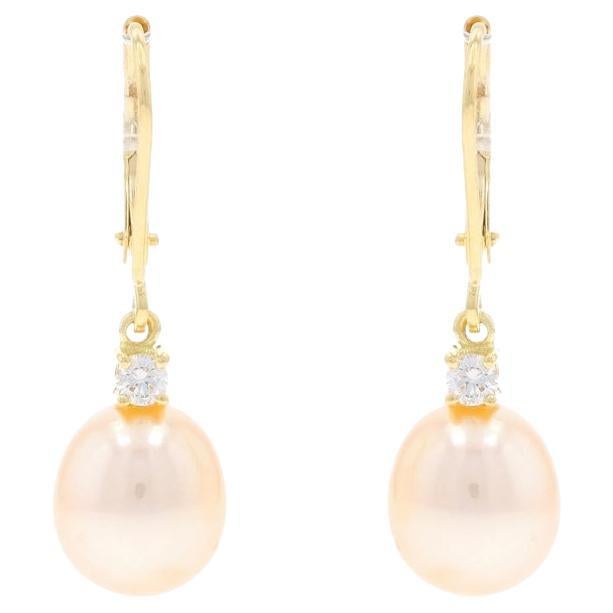 Boucles d'oreilles pendantes diamantées en perles d'Akoya de Mikimoto - 18k percées en vente