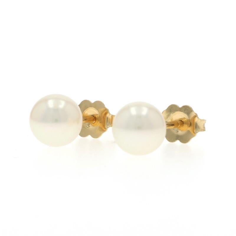 Boucle d'oreilles en perles d'Akoya de Mikimoto - Or jaune 18k percé Excellent état - En vente à Greensboro, NC
