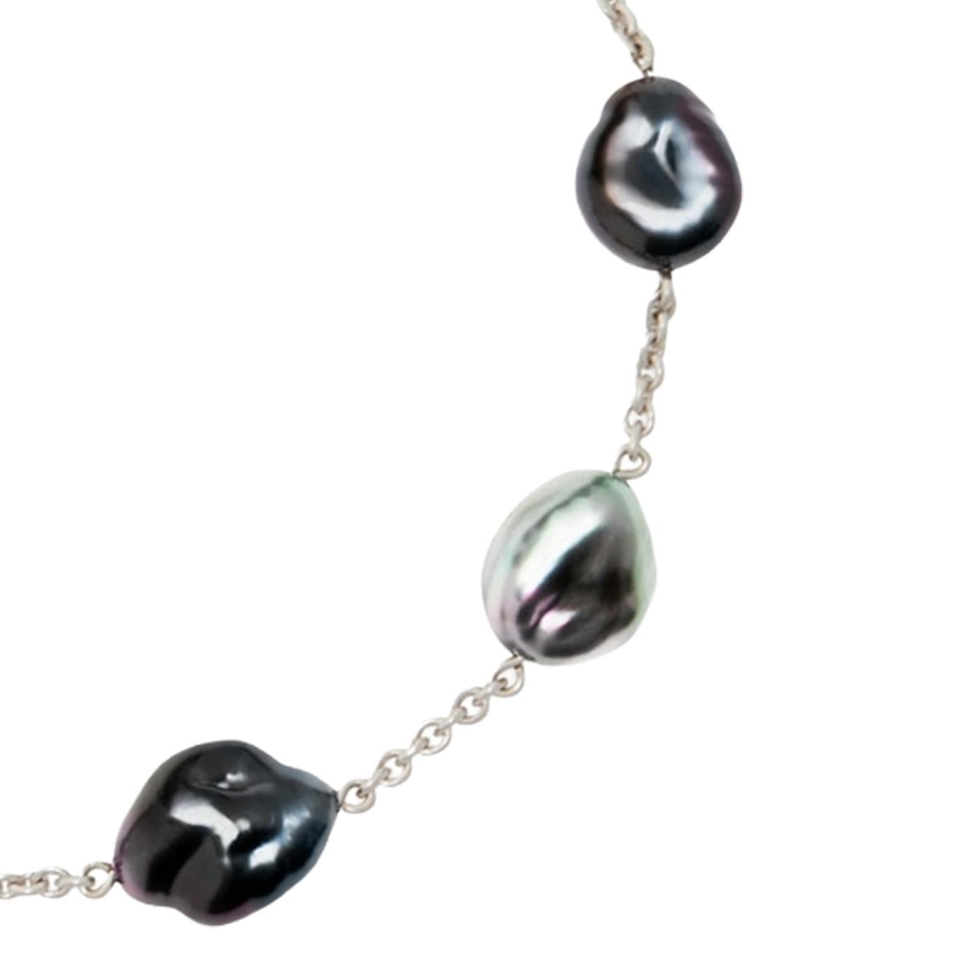 Mikimoto Pulsera barroca de cadena de perlas 7 perlas negras del Mar del Sur Oro blanco de 18 quilates Modernista en venta