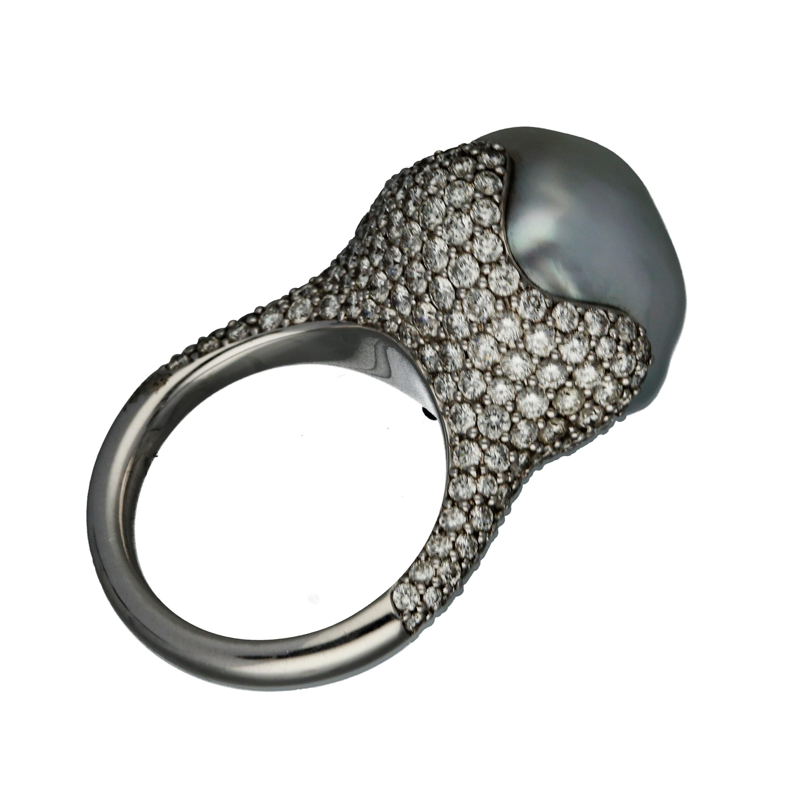Goldring von Mikimoto, Barock, weiße Südsee-Zuchtperlen und Diamanten (Rundschliff) im Angebot