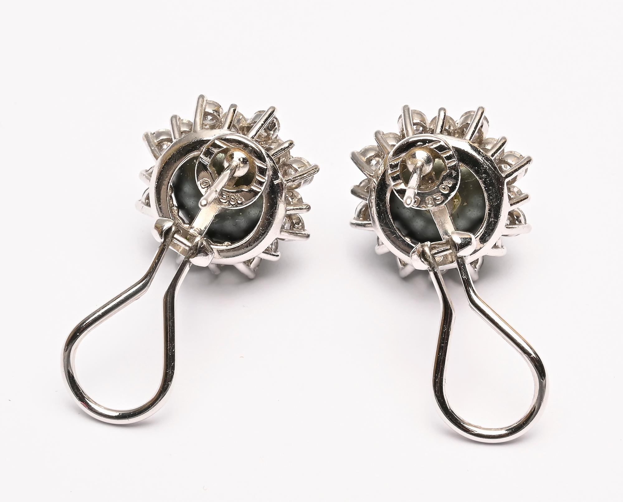 Boucles d'oreilles en perles noires et diamants de Mikimoto Unisexe en vente
