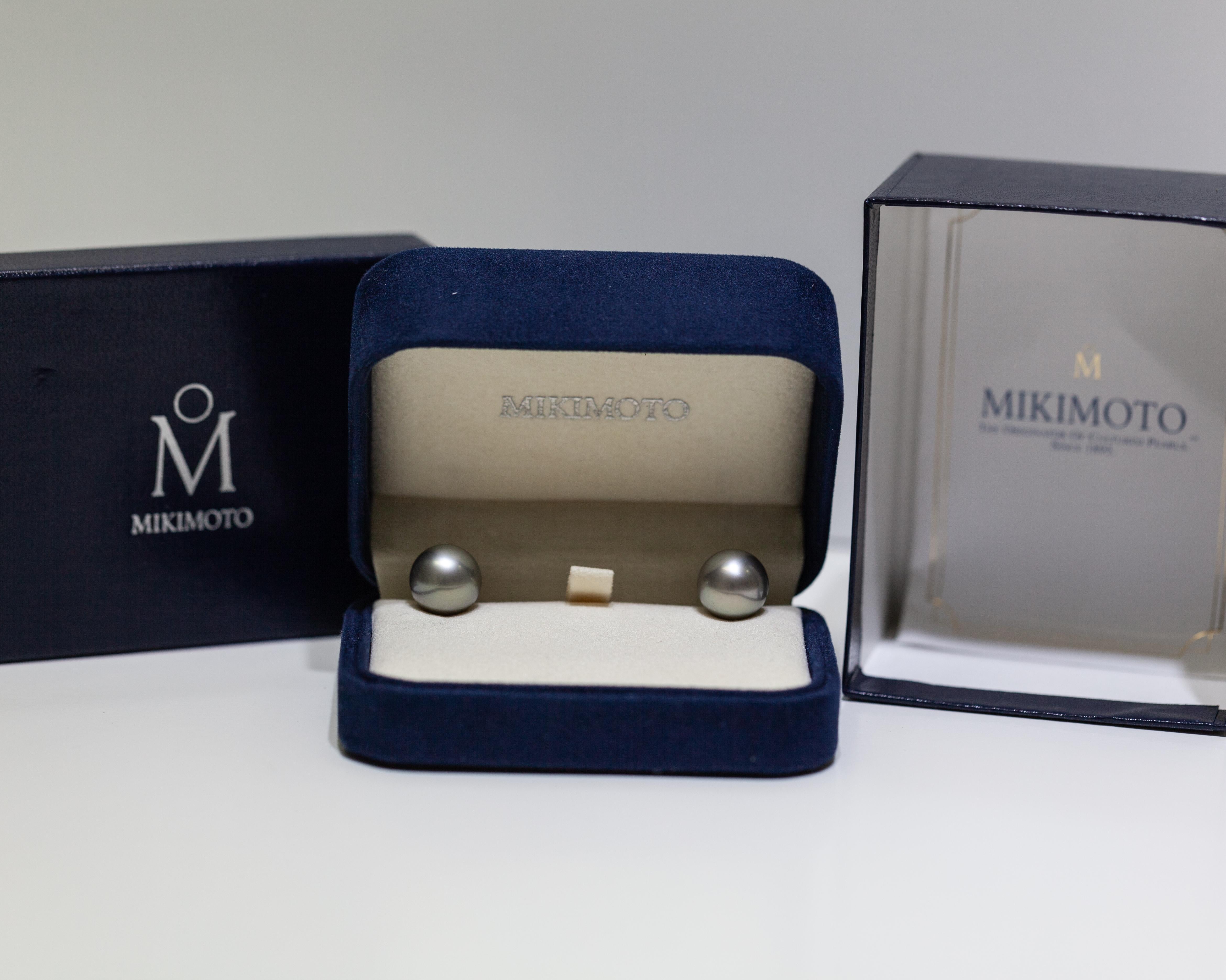 Basic Info
Listing Number NB00022
Brand Mikimoto
Model Black South Sea 12mm
Material 18k Yellow Gold Post 
Pearl Size 12.09mm & 12.06mm
Total Weight 5.3 Grams
Pre-owned Authentic Mikimoto Black South Sea Pearl Earrings with 18k yellow gold post in