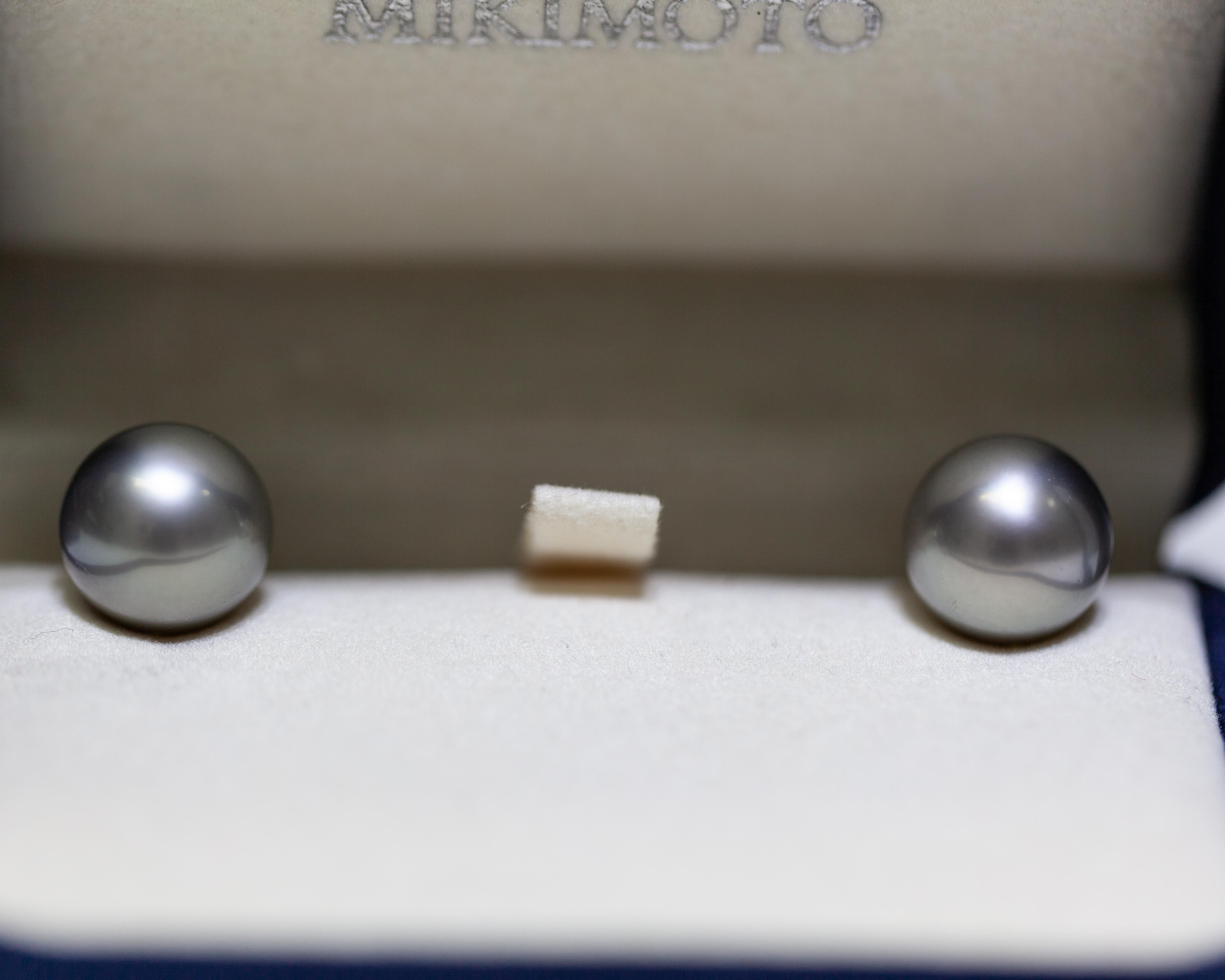 Mikimoto Schwarze Südsee-Ohrringe aus 18 Karat Gelbgold mit Perlen im Zustand „Gut“ im Angebot in Atlanta, GA