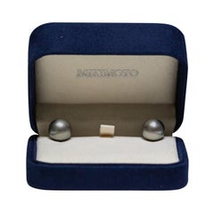 Mikimoto Boucles d'oreilles en or jaune 18 carats avec perles noires des mers du Sud