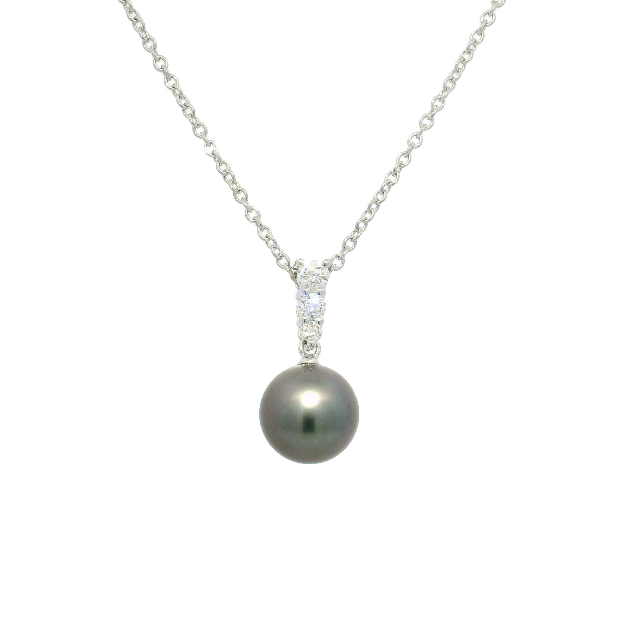 Mikimoto, collana con perle nere dei mari del sud e diamanti naturali in oro bianco 18 carati

Questa è una collana molto speciale di Mikimoto con perle nere dei mari del sud e diamanti. Acquistiamo gioielli d'epoca da oltre 40 anni, dai un'occhiata