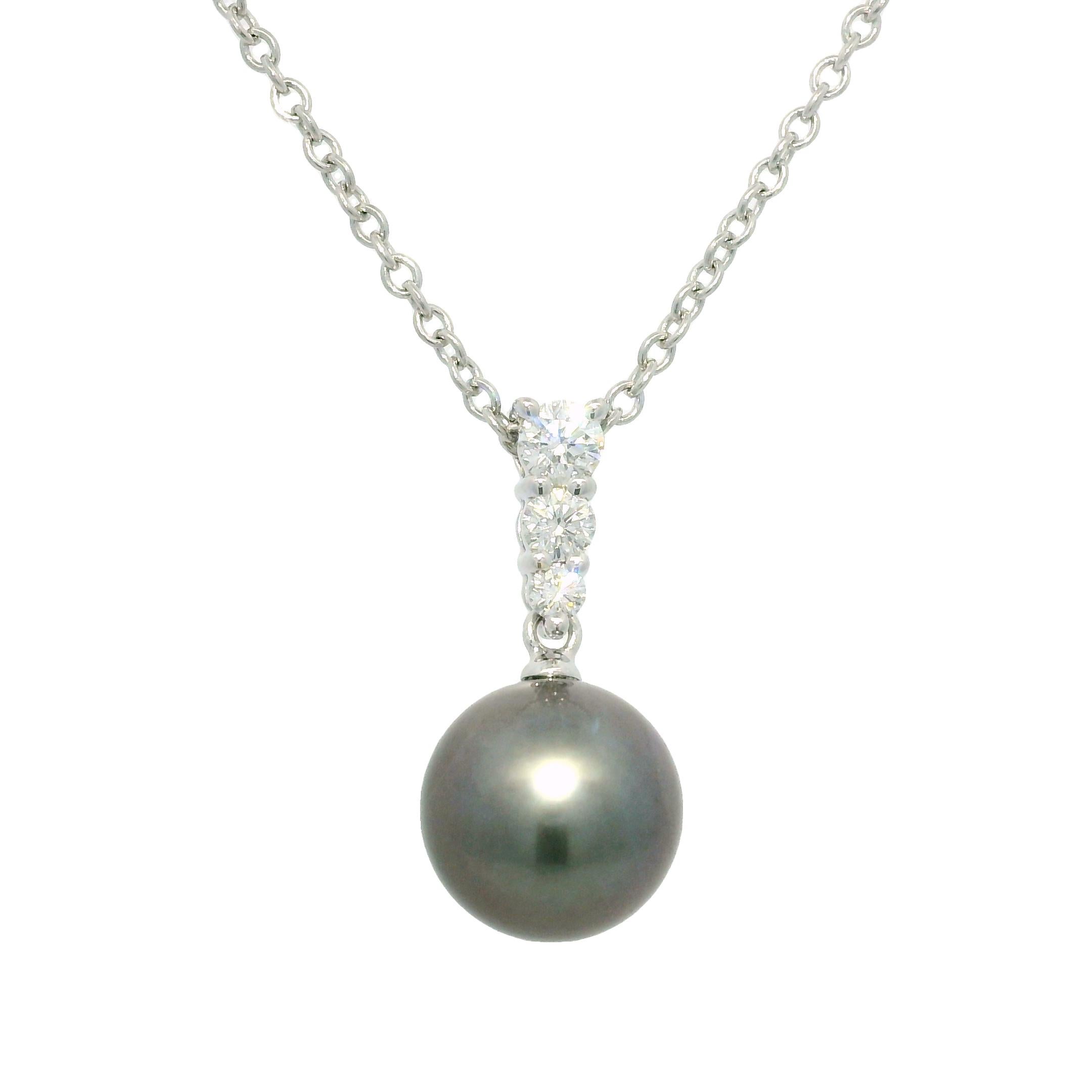 Taglio rotondo Mikimoto Collana con perle nere dei mari del sud e diamanti naturali a 18 carati In magazzino in vendita