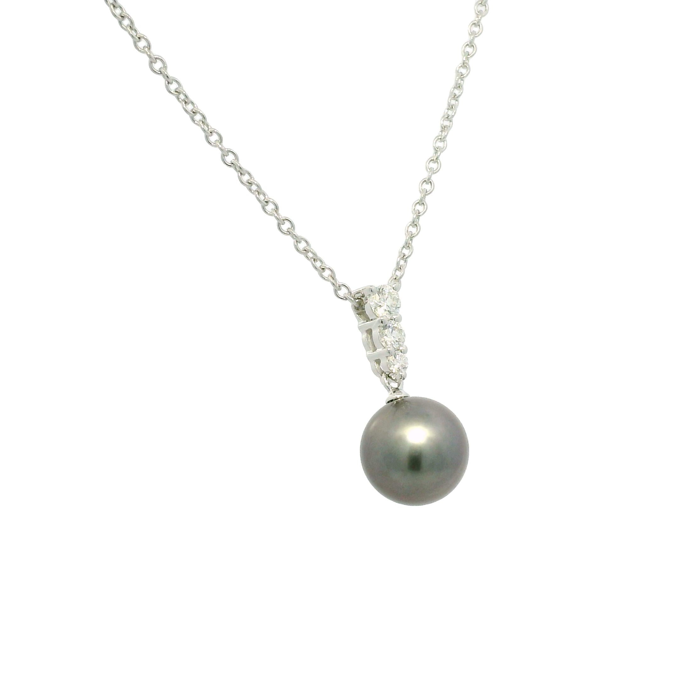 Mikimoto Collana con perle nere dei mari del sud e diamanti naturali a 18 carati In magazzino In condizioni ottime in vendita a Boca Raton, FL