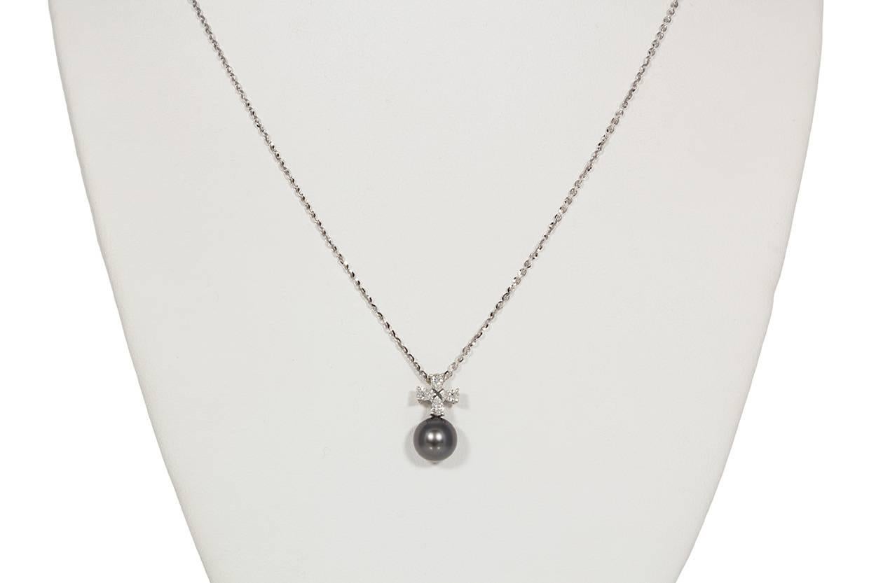 Mikimoto Black South Sea Pearl Pendant Necklace 18 Karat Gold and Diamonds In Excellent Condition In Tustin, CA