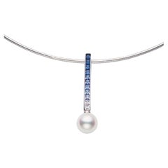 Mikimoto: 18 Karat Weißgold Halskette mit blauem Saphir und Akoya-Perlen