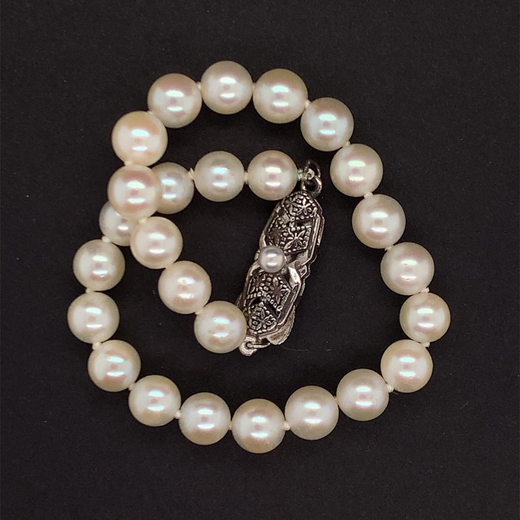 Mikimoto Bracelet Sterling Silver 8.73 GR Pearls In Excellent Condition In Brooklyn, NY