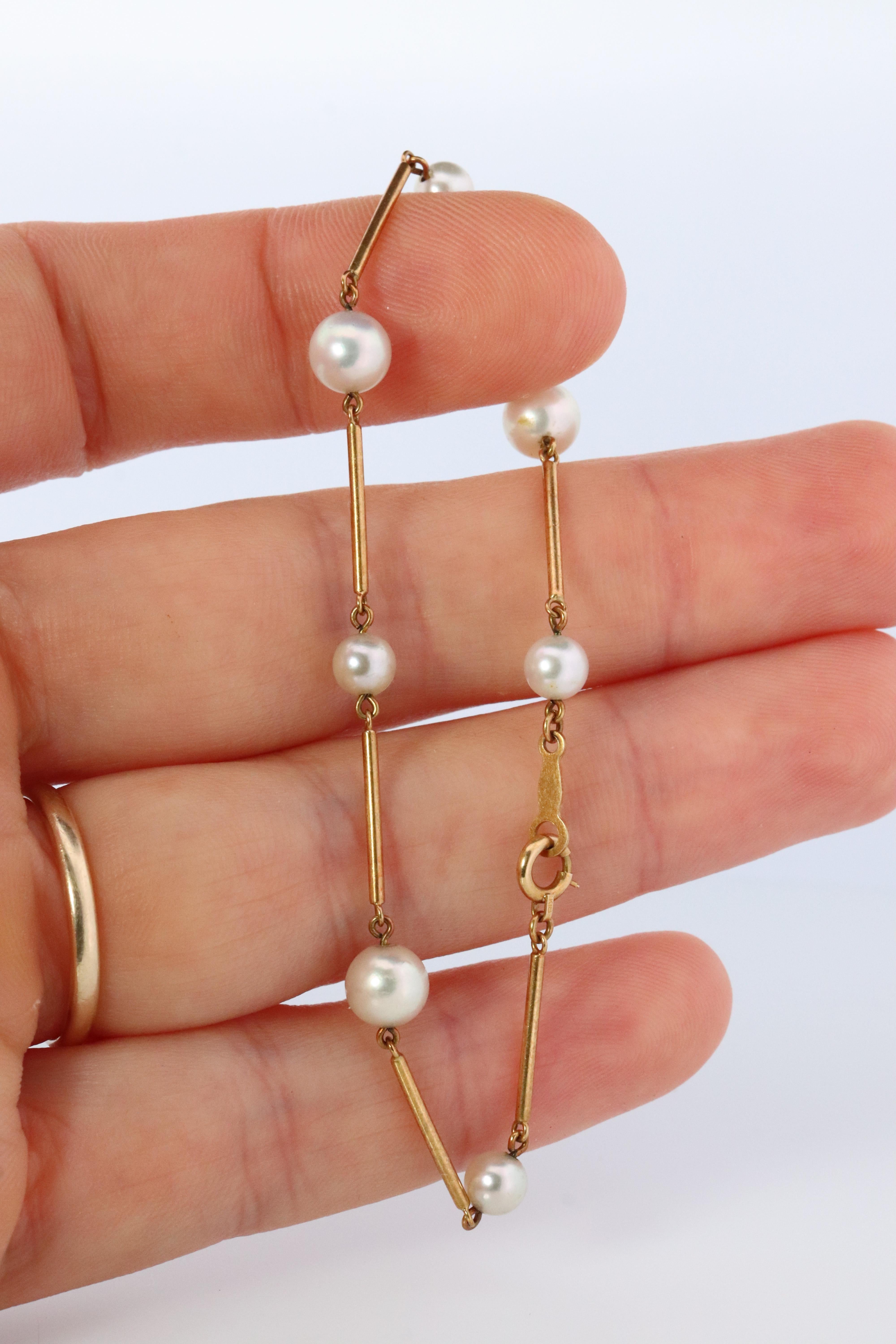 Mikimoto-Armband. Vintage 18k Gold Mikimoto Pearl Station Armband 750 Dainty. im Zustand „Gut“ in Port Charlotte, FL