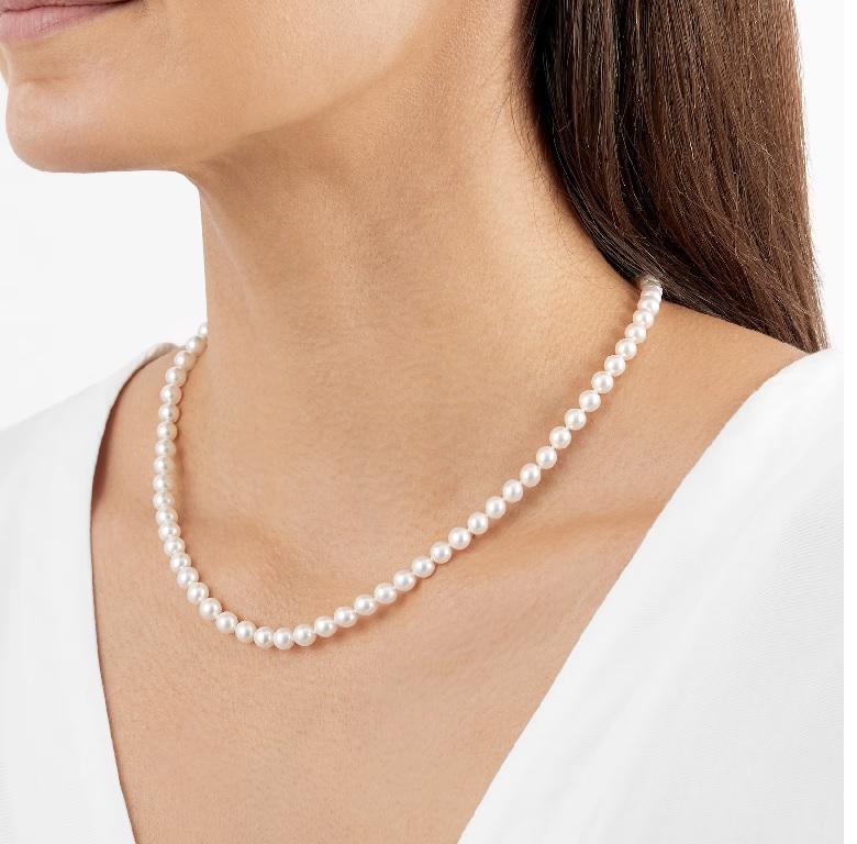 Collar de perlas Akoya de la colección clásica de 5,5 - 6 mm de grado A
U60118W