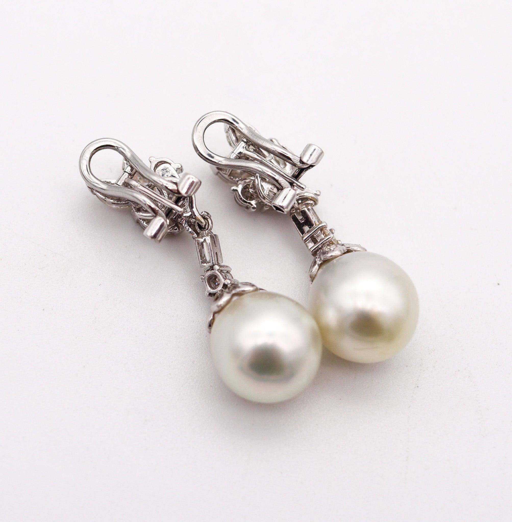 MIKIMOTO Classic Pair Of Convertible Pearls Earrings 18Kt Gold 2.08 Ctw Diamonds In Excellent Condition For Sale In Miami, FL