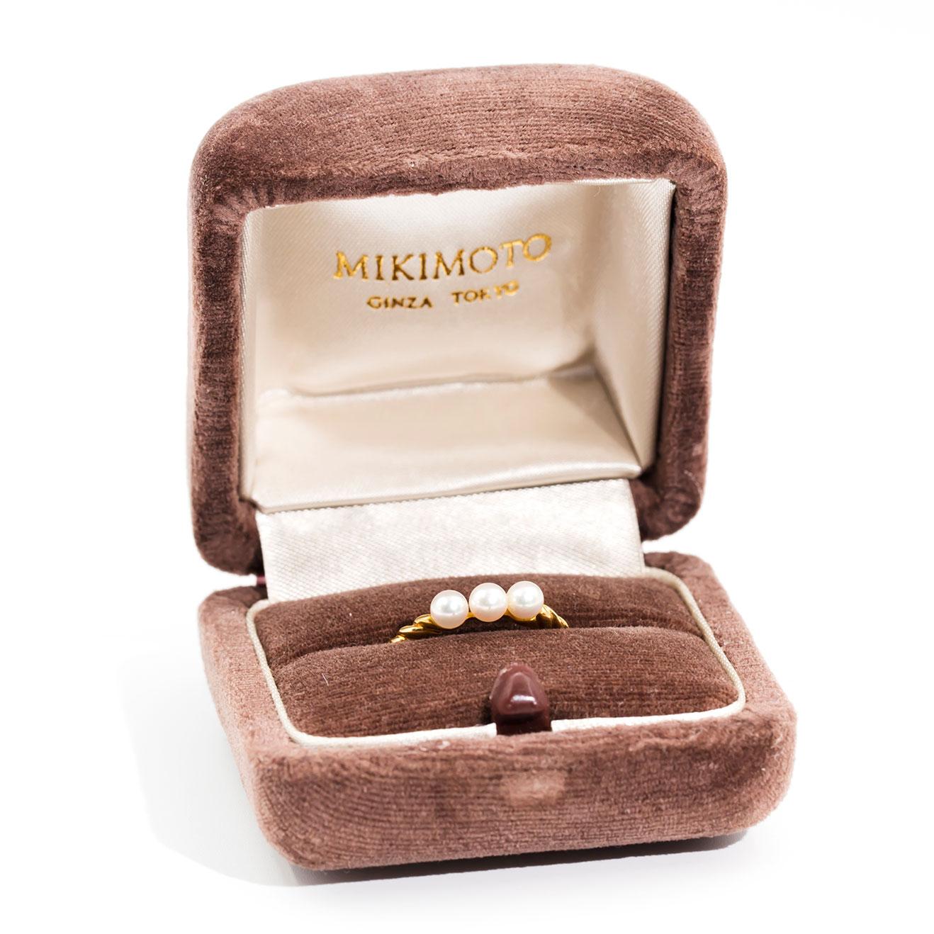 Women's Mikimoto Cultured Pearl 18 Carat Yellow Gold Ring with Original Box and Papers
