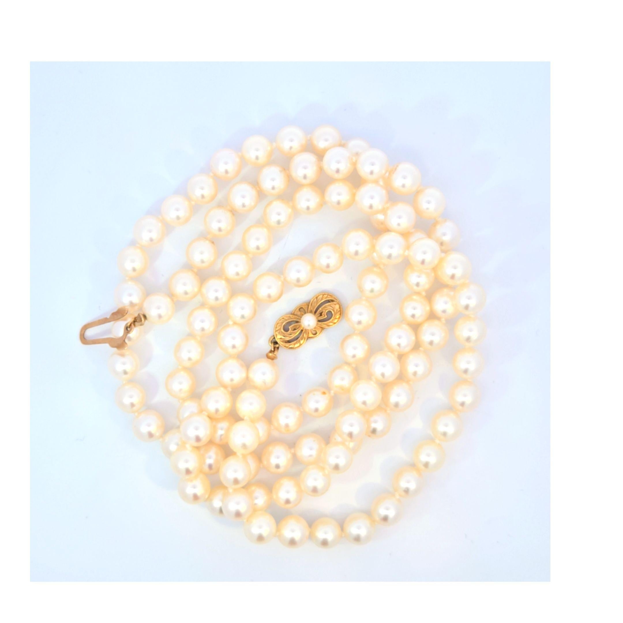 Filo di perle coltivate Mikimoto con chiusura in oro giallo 18 carati In condizioni buone in vendita a Dallas, TX