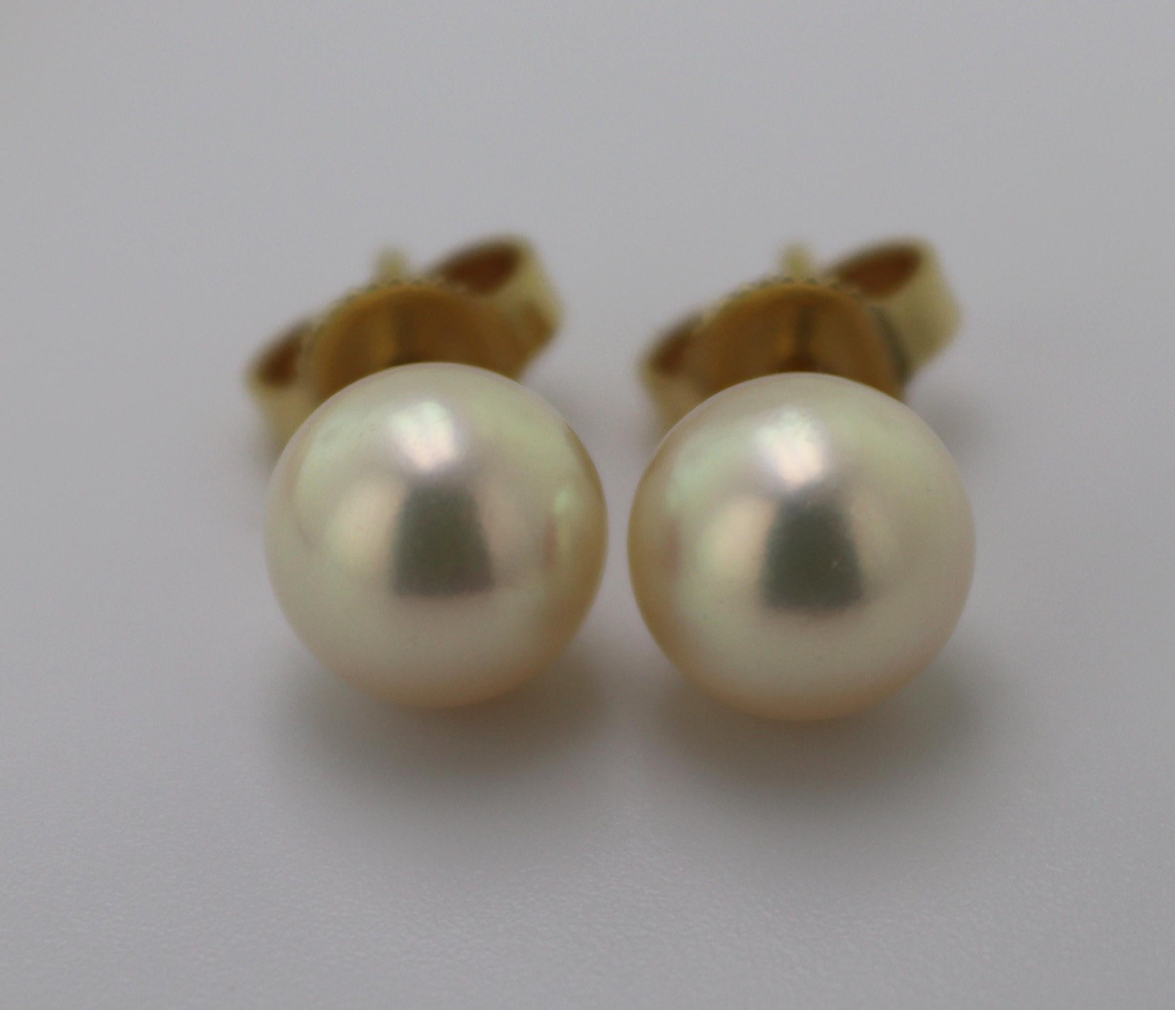Mikimoto Cultured Pearl, Yellow Gold Necklace and Earrings Suite 2