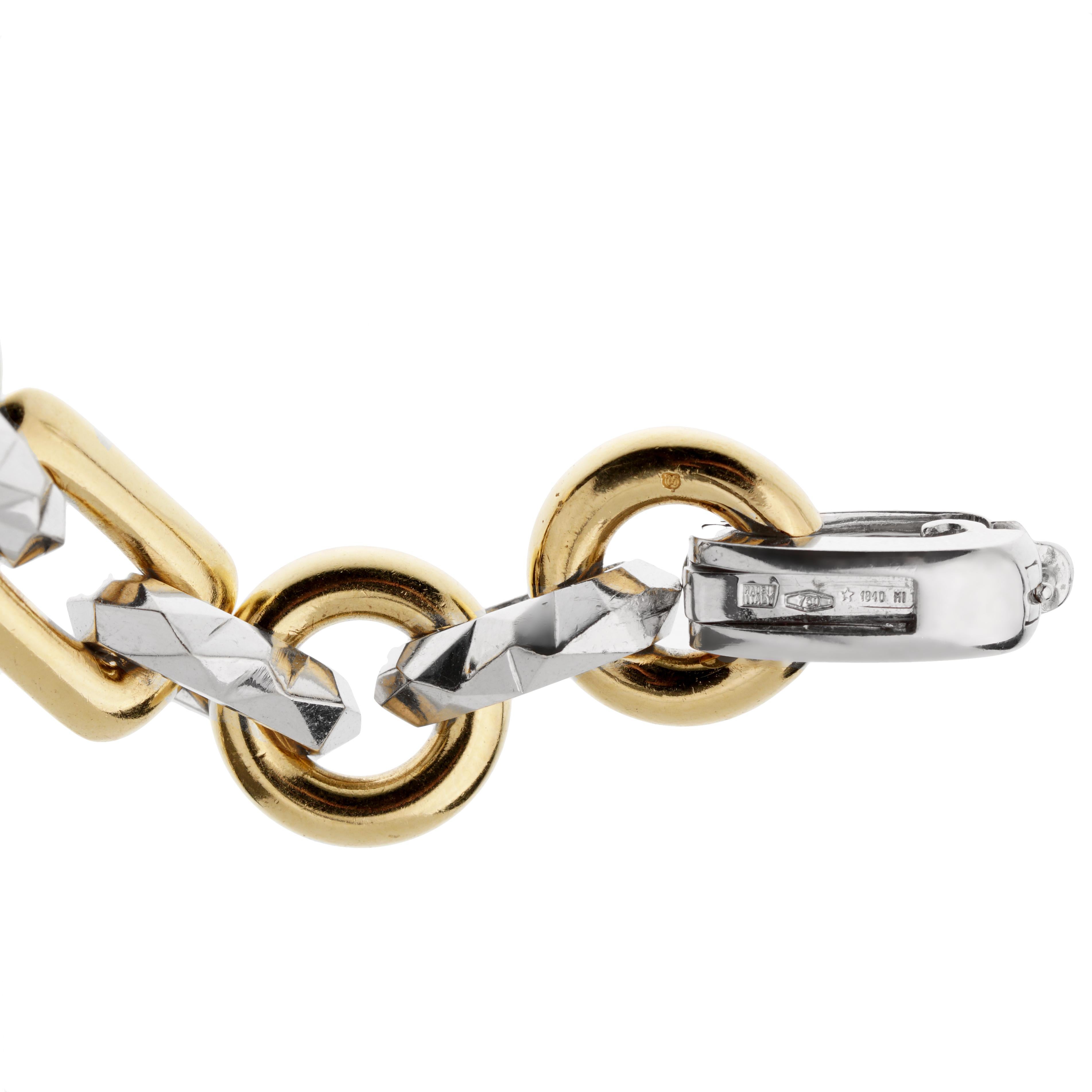 Mikimoto Diamant facettiertes Weiß-Gelbgold-Charm-Armband (Rundschliff) im Angebot