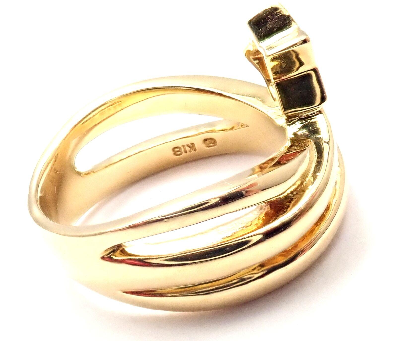 anneau porte-bonheur en or jaune 18k avec diamants, signé Mikimoto. 
Avec 1 diamant rond de taille brillante, pureté VS1, couleur E, poids total d'environ 0,05ct
Détails : 
Taille de l'anneau : 5
Poids : 8,5 grammes
Largeur : 12mm
Poinçons