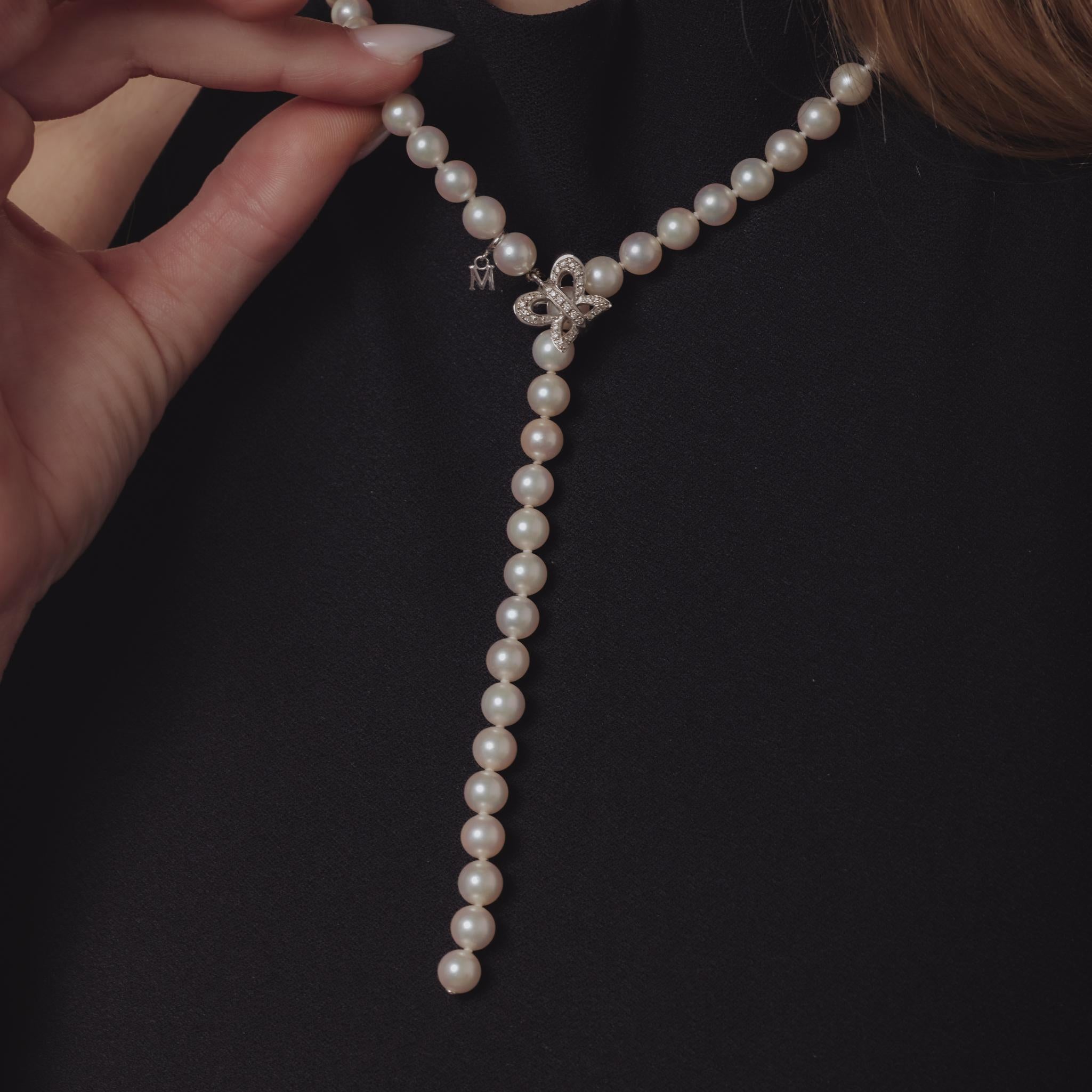 Donna Collana a farfalla in oro bianco 18 carati con perle e diamanti di Mikimoto in vendita