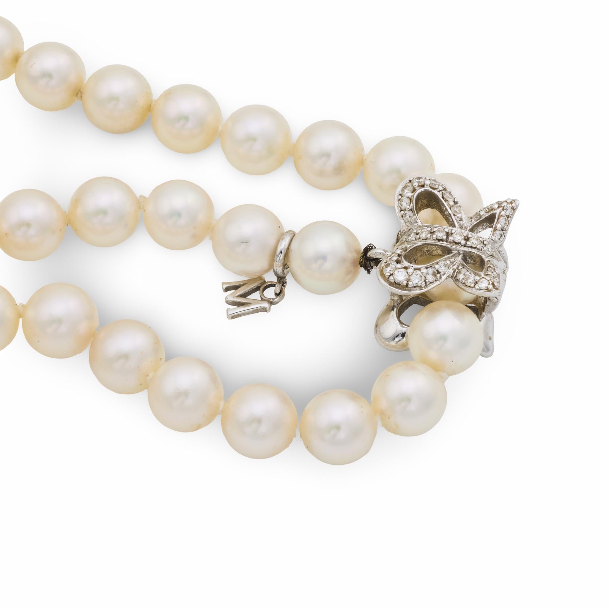 Collana a farfalla in oro bianco 18 carati con perle e diamanti di Mikimoto in vendita 1