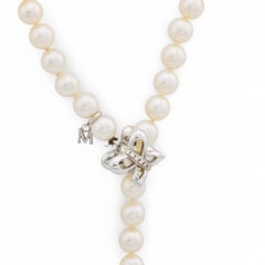 Collana a farfalla in oro bianco 18 carati con perle e diamanti di Mikimoto