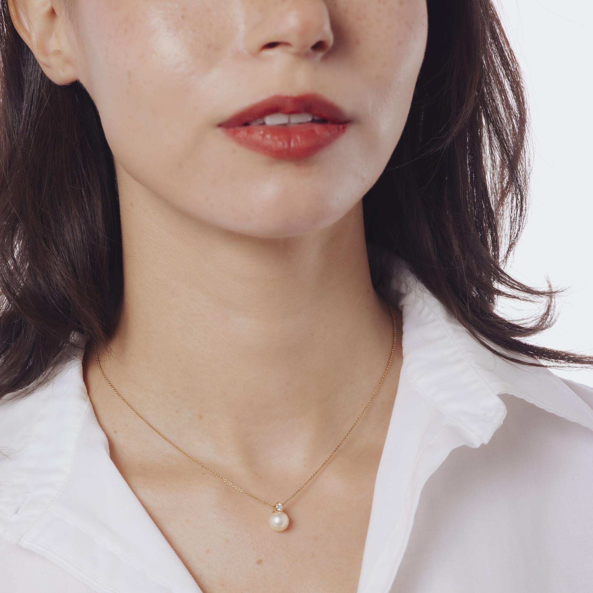 Taglio brillante Collana Mikimoto con perle e diamanti in oro giallo 18 carati in vendita