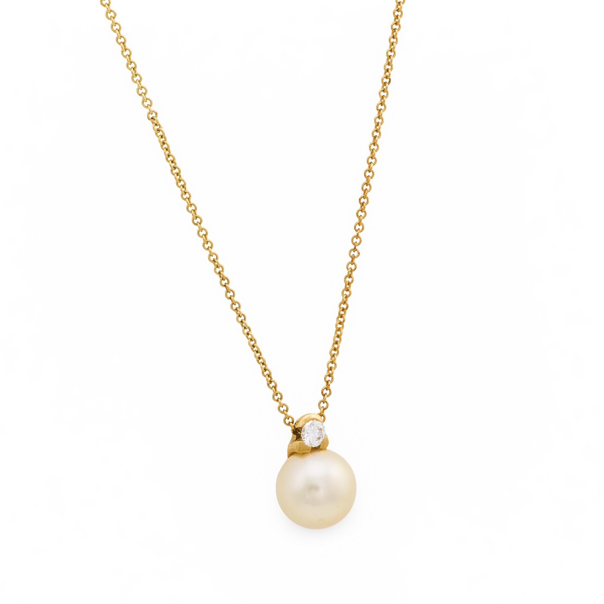 Collana Mikimoto con perle e diamanti in oro giallo 18 carati In condizioni buone in vendita a Beverly Hills, CA