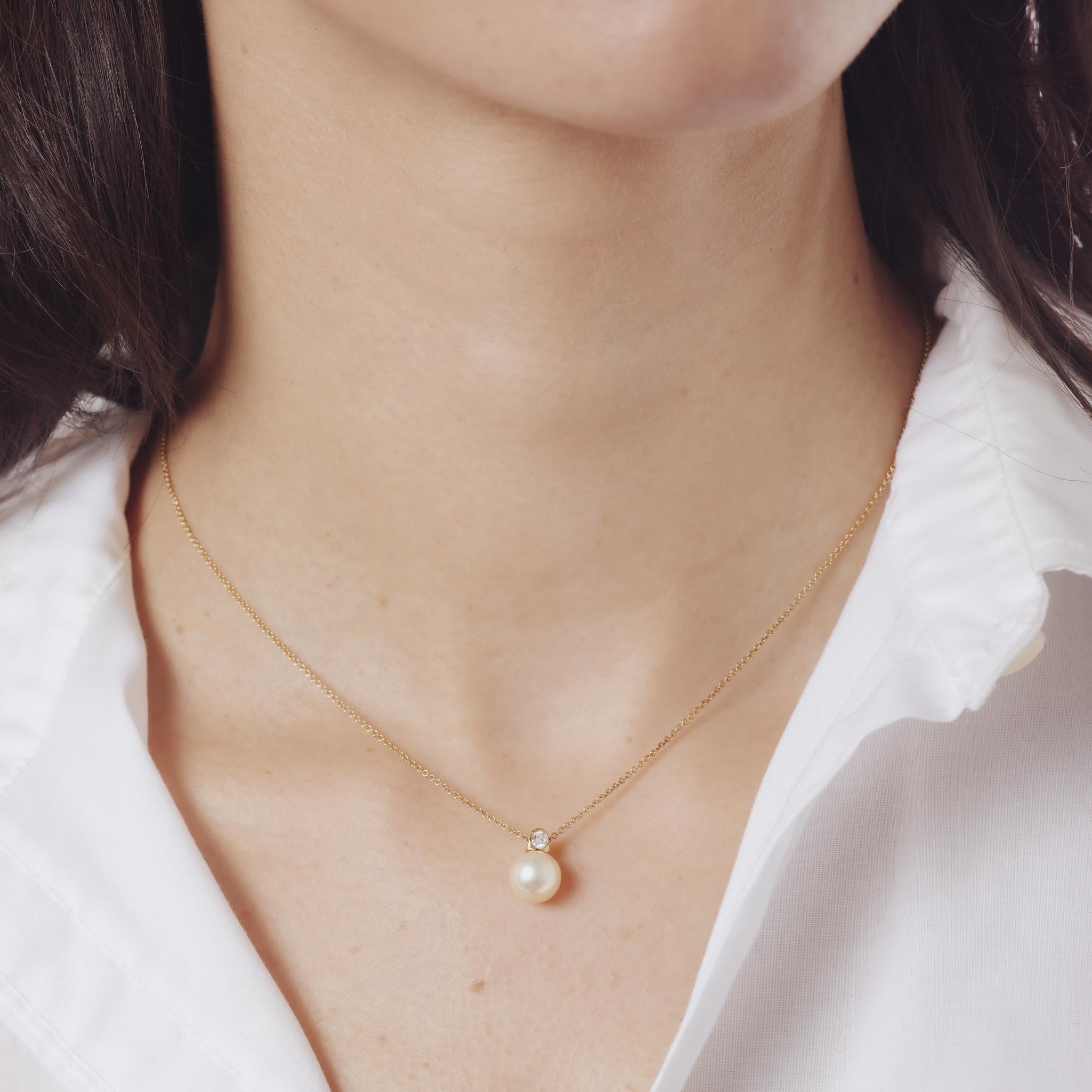 Collana Mikimoto con perle e diamanti in oro giallo 18 carati in vendita 1