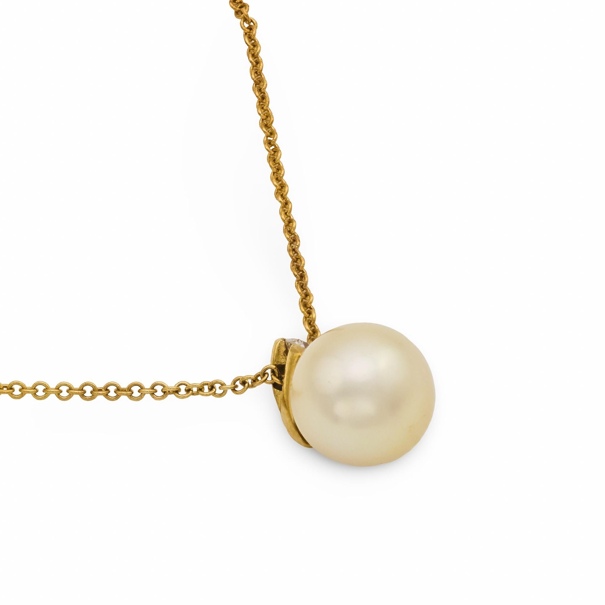 Collana Mikimoto con perle e diamanti in oro giallo 18 carati in vendita 2