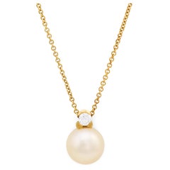 Collana Mikimoto con perle e diamanti in oro giallo 18 carati