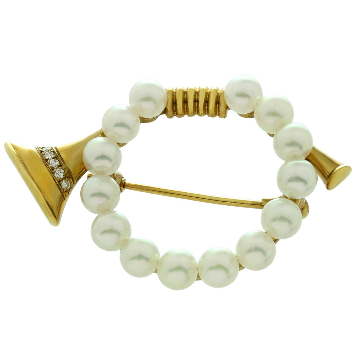 Mikimoto Broche en or jaune avec perles et diamants