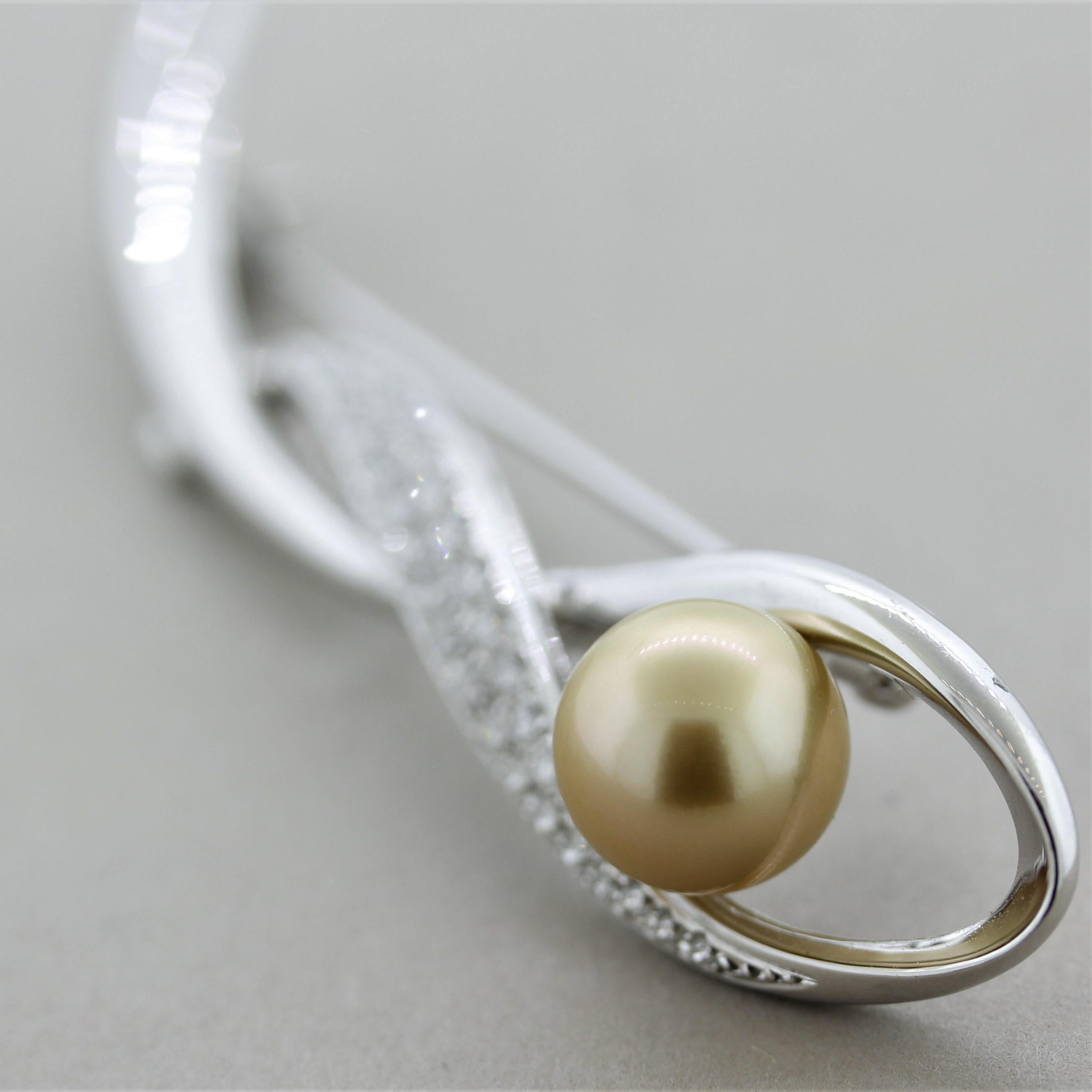 Mikimoto Diamond South Sea Golden Pearl Gold Brooch In New Condition For Sale In Beverly Hills, CA