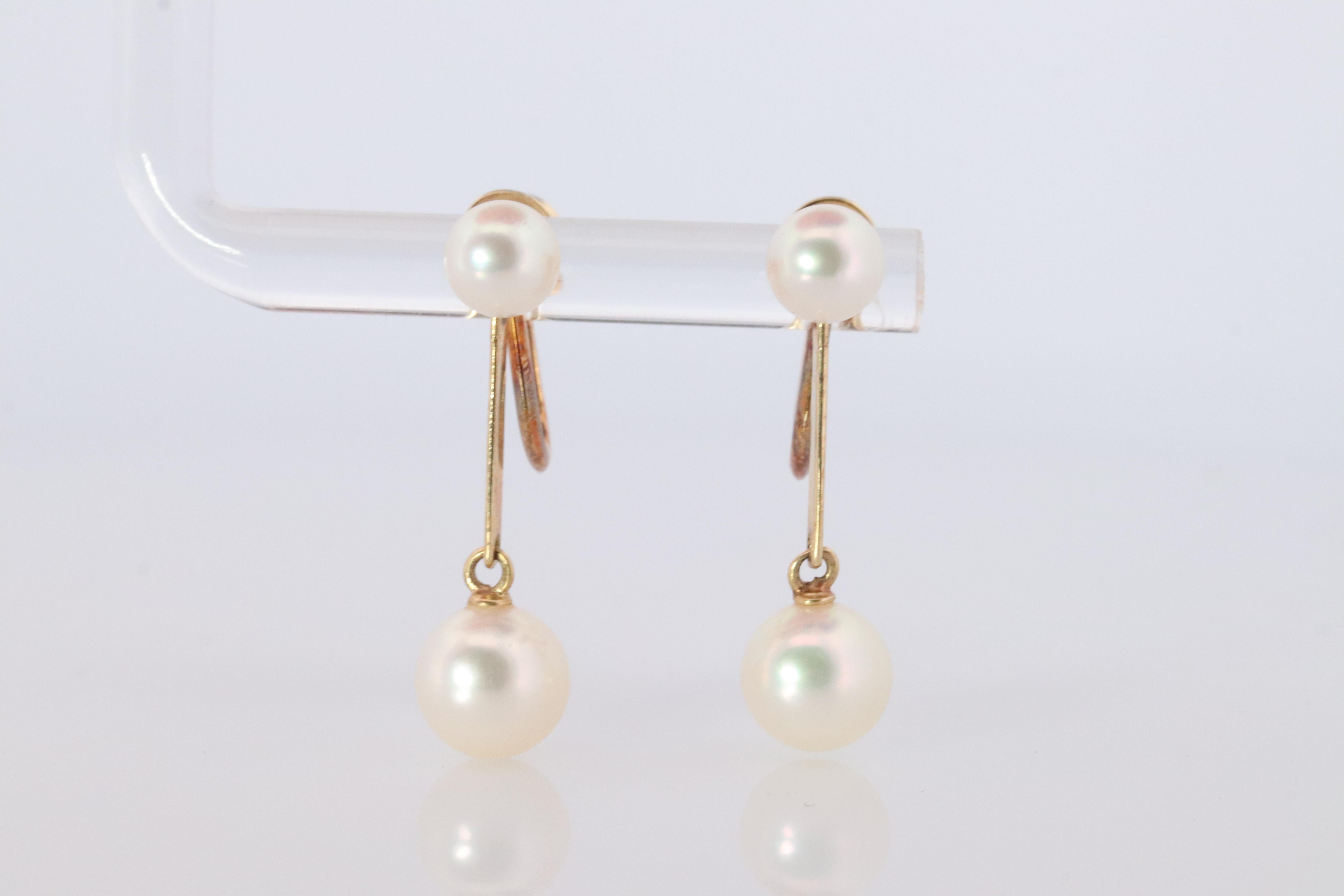 Stunning Designer earrings. World Renowned MIKIMOTO pearls. 

Un- Pierce Screw Back Dangle Earrings.

Pearls have amazing luster. Dangle Design with double akoya pearls

Condition: Shows little to no signs of wear.

Details:
hallmark M for