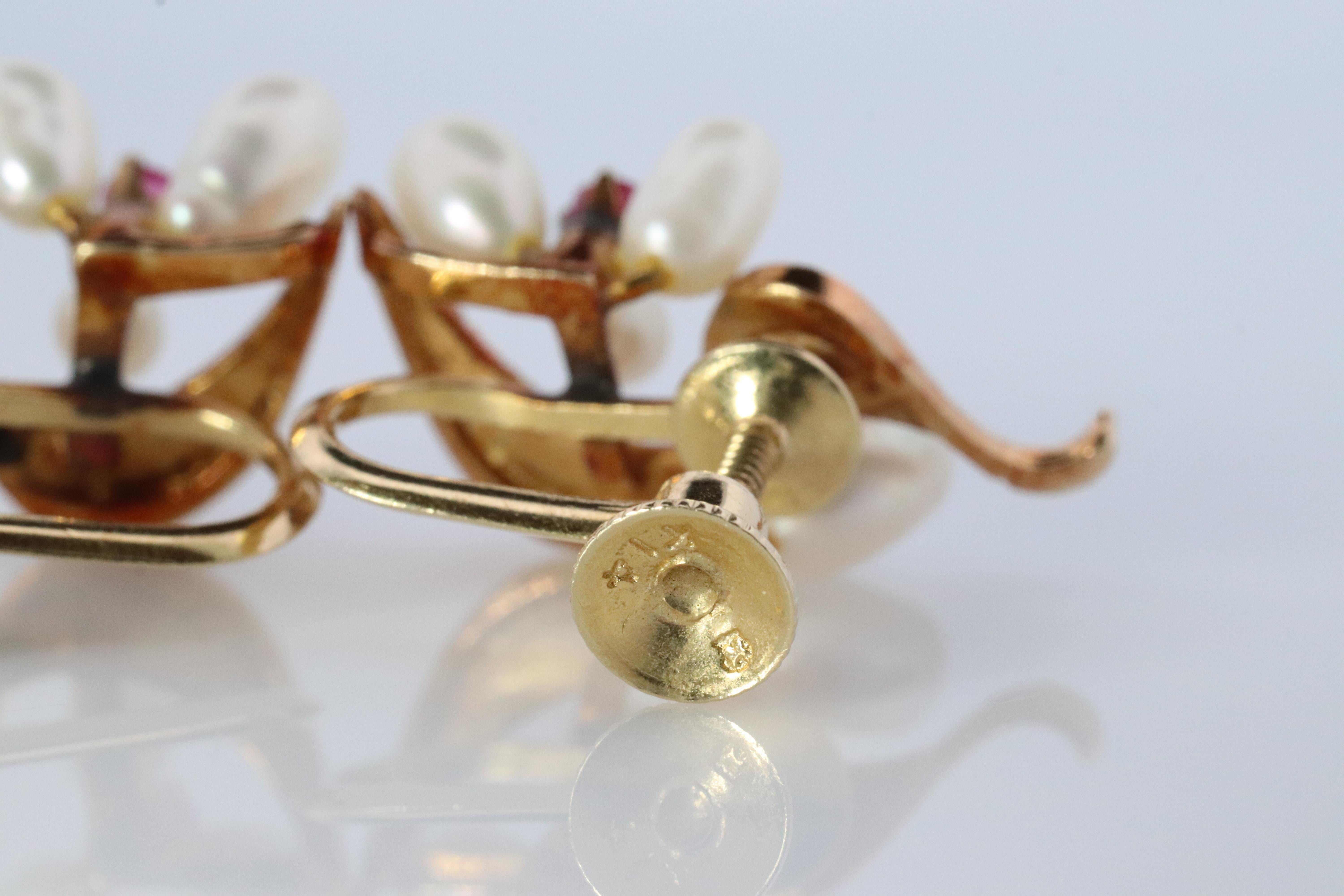 Donna Orecchini Mikimoto. Clip a grappolo in oro 14k Mikimoto Pearl Ruby. Non forzato in vendita